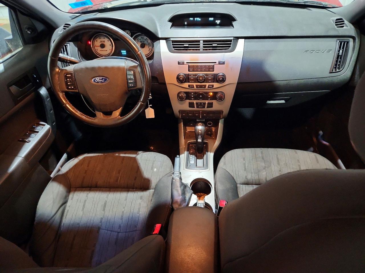 2010 Ford Focus Se Красный vin: 1FAHP3FN4AW284420