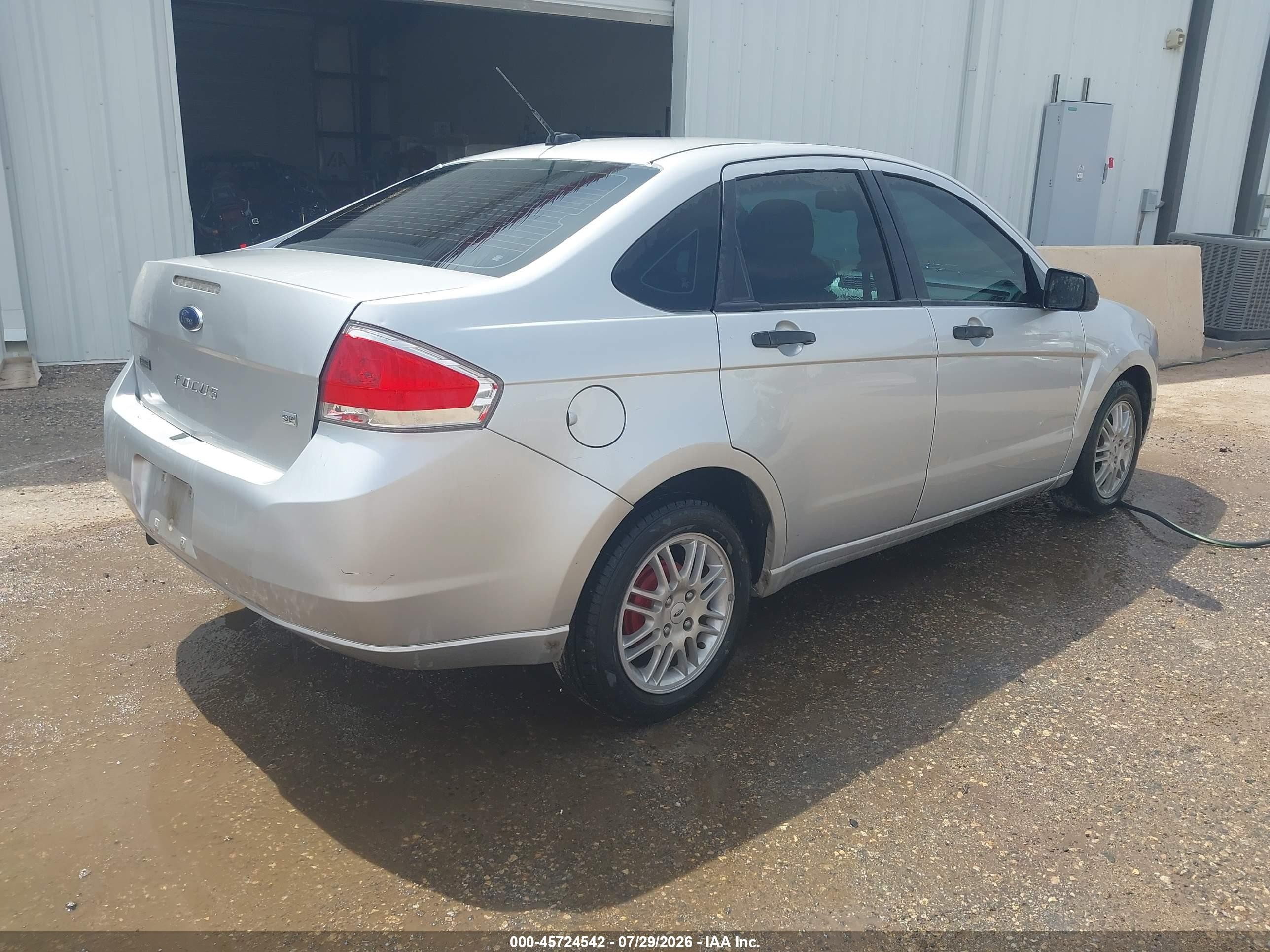 2010 Ford Focus Se Silver vin: 1FAHP3FN4AW290816