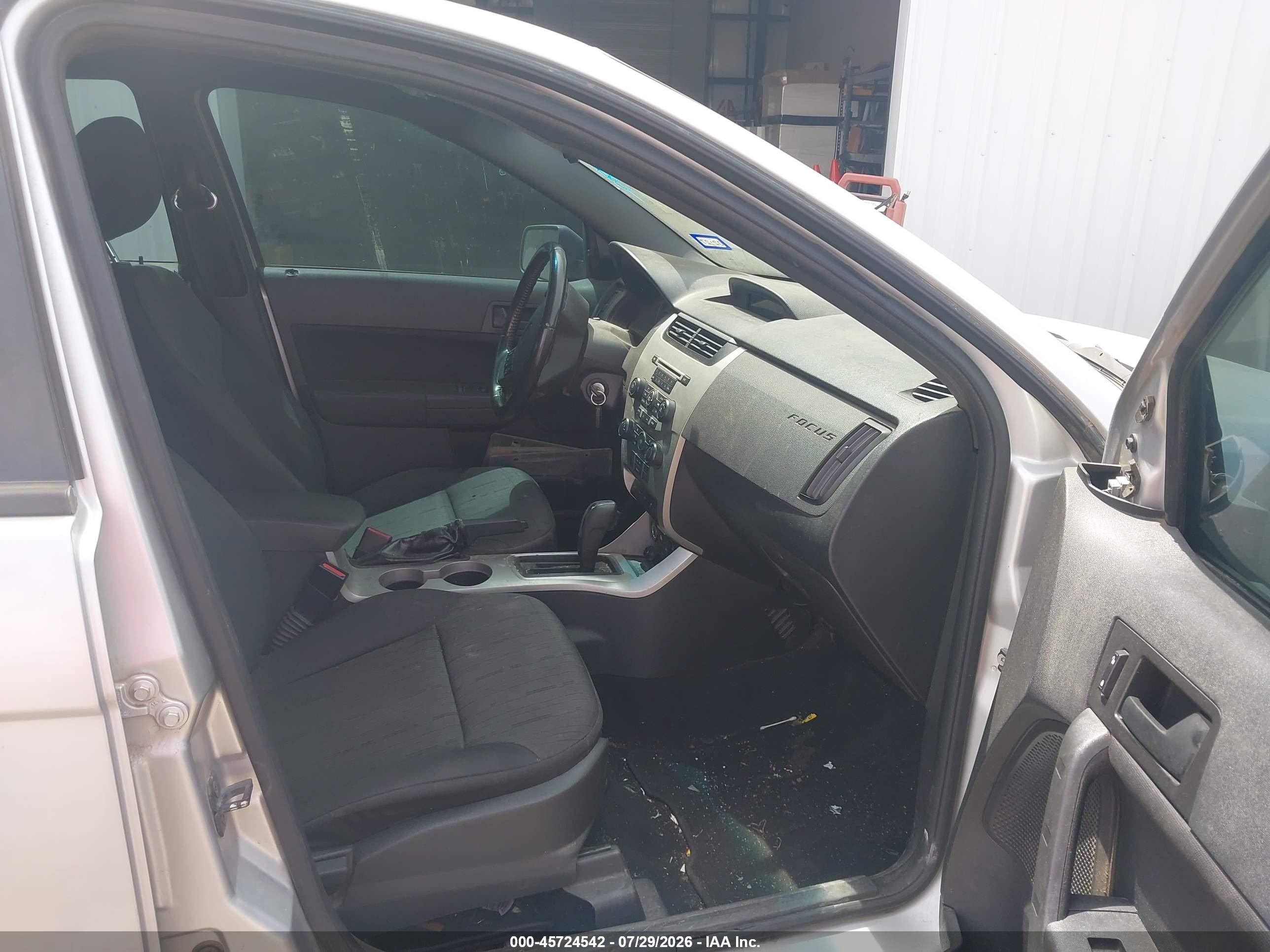 2010 Ford Focus Se Silver vin: 1FAHP3FN4AW290816