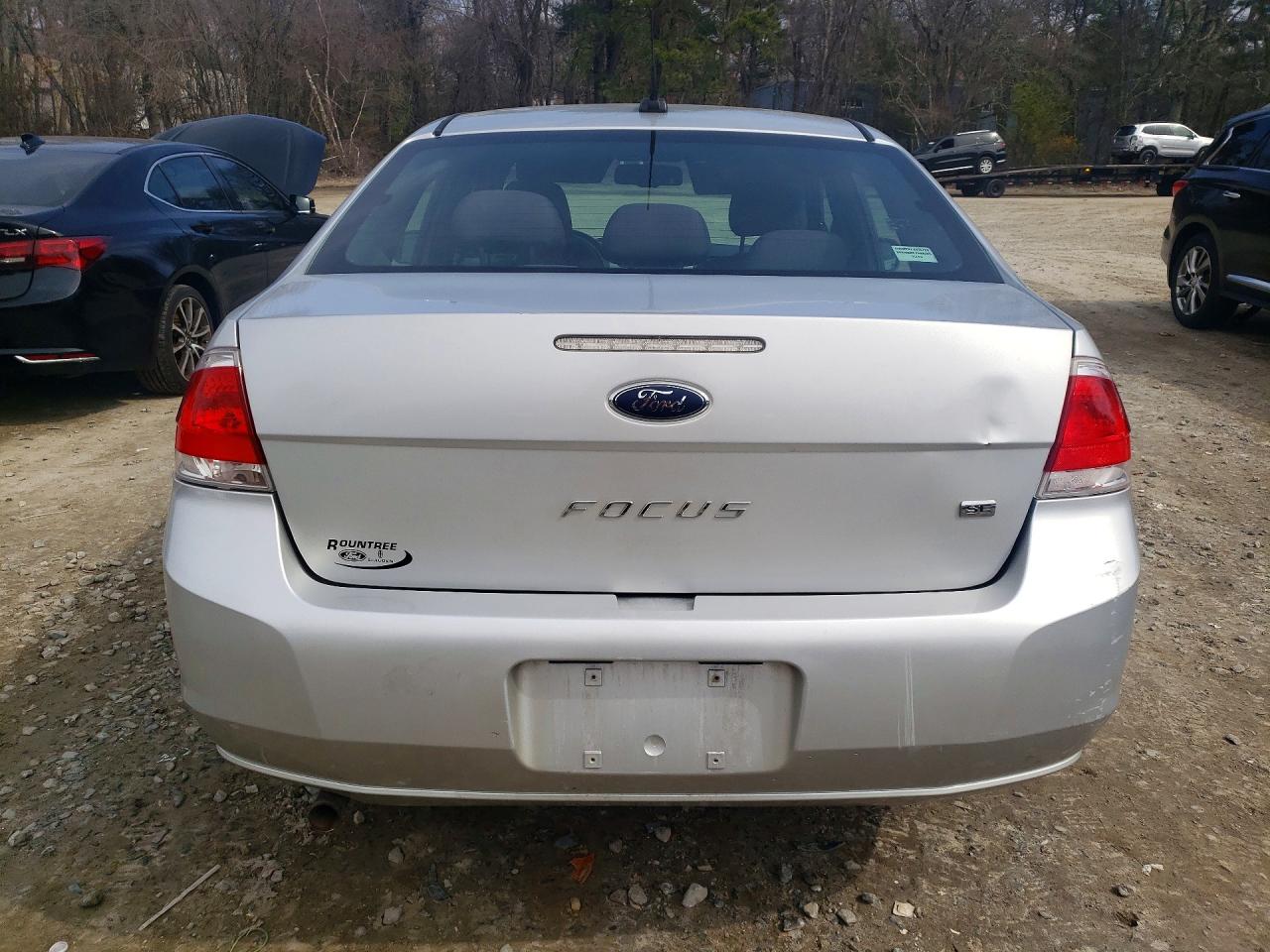 2011 Ford Focus Se Silver vin: 1FAHP3FN4BW157037