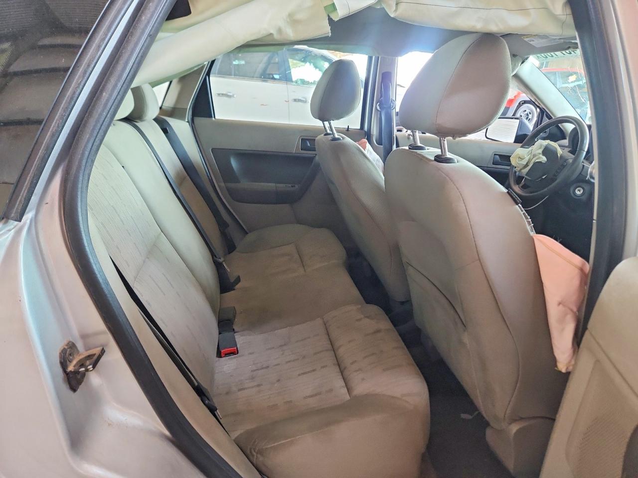 2011 Ford Focus Se Серебряный vin: 1FAHP3FN4BW181368