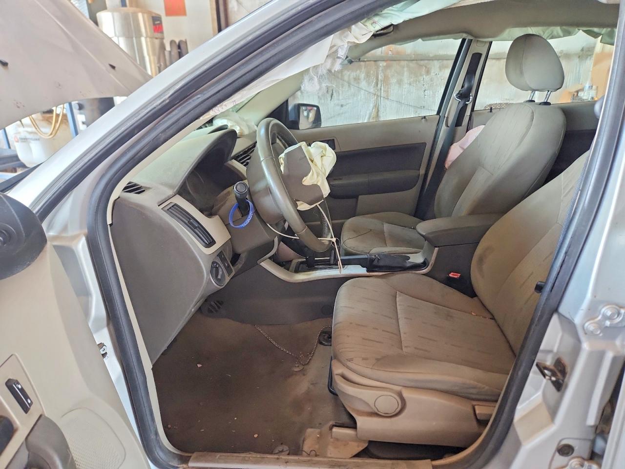 2011 Ford Focus Se Серебряный vin: 1FAHP3FN4BW181368