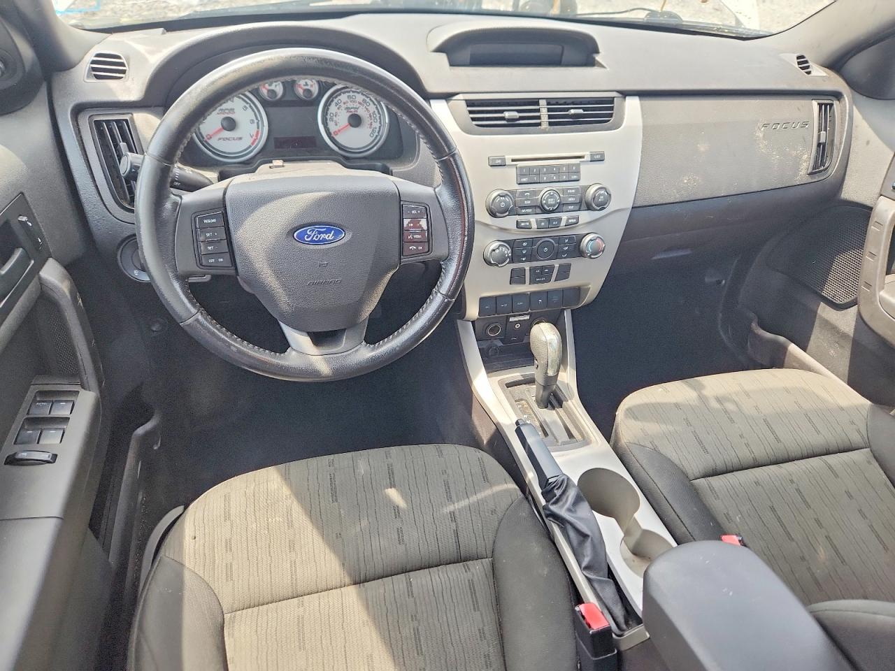 2010 Ford Focus Se White vin: 1FAHP3FN5AW120125