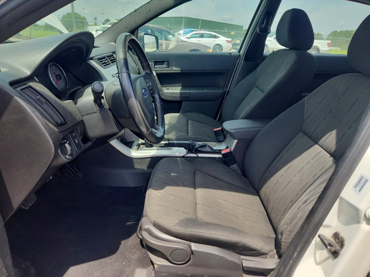 2010 Ford Focus Se White vin: 1FAHP3FN5AW120125