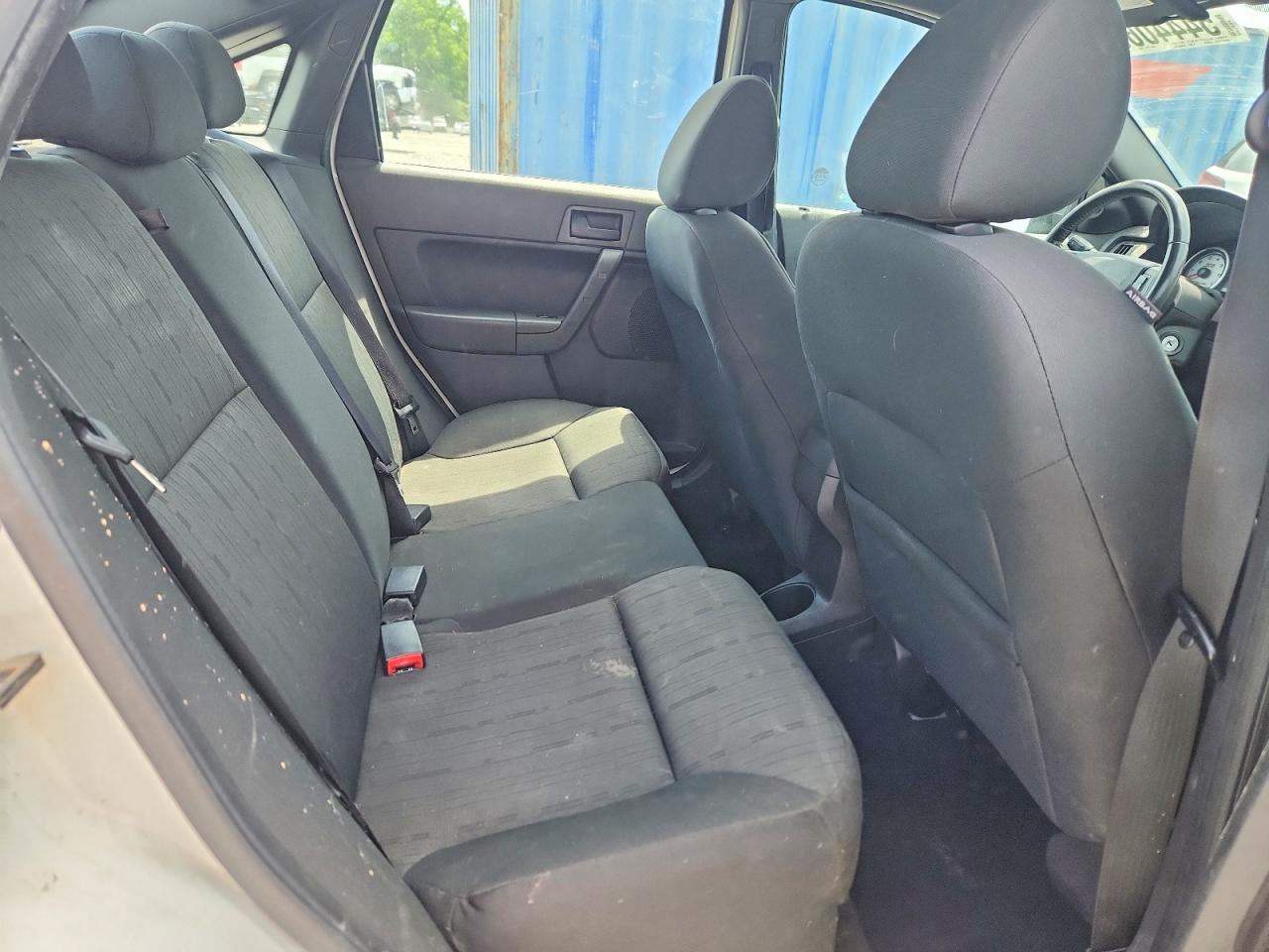 2010 Ford Focus Se White vin: 1FAHP3FN5AW120125