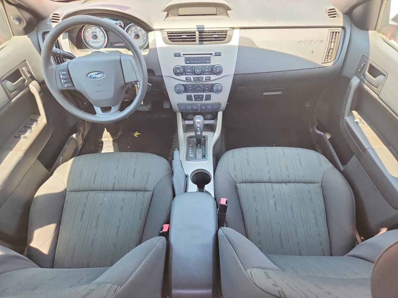 2010 Ford Focus Se Red vin: 1FAHP3FN5AW150841
