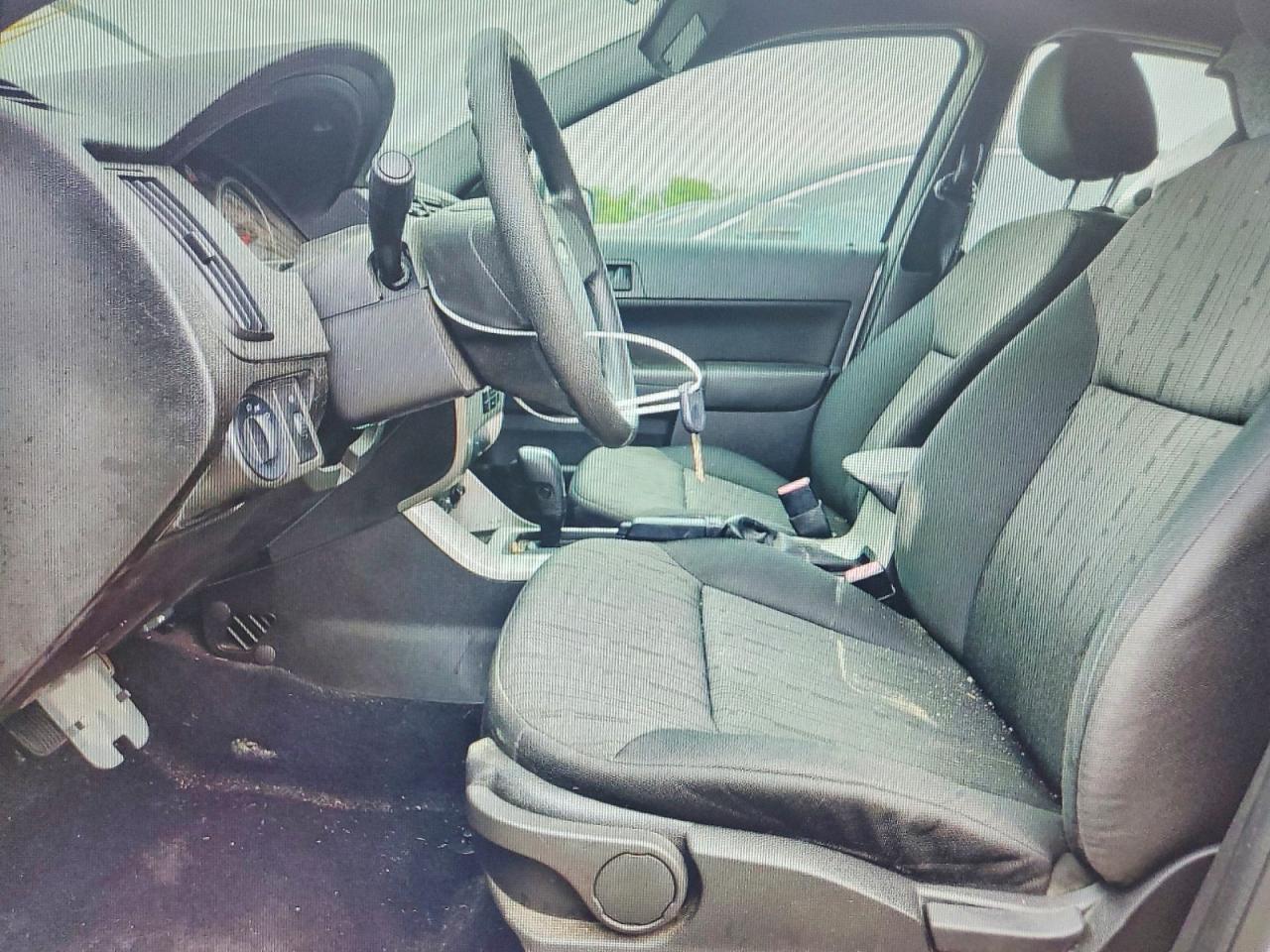2010 Ford Focus Se Silver vin: 1FAHP3FN5AW178140
