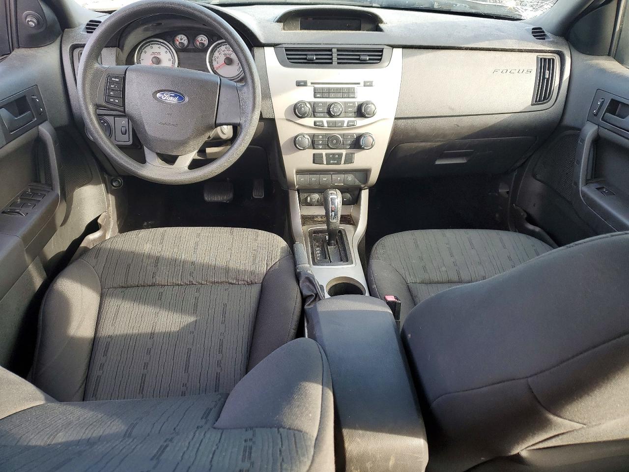 2010 Ford Focus Se Silver vin: 1FAHP3FN5AW178140