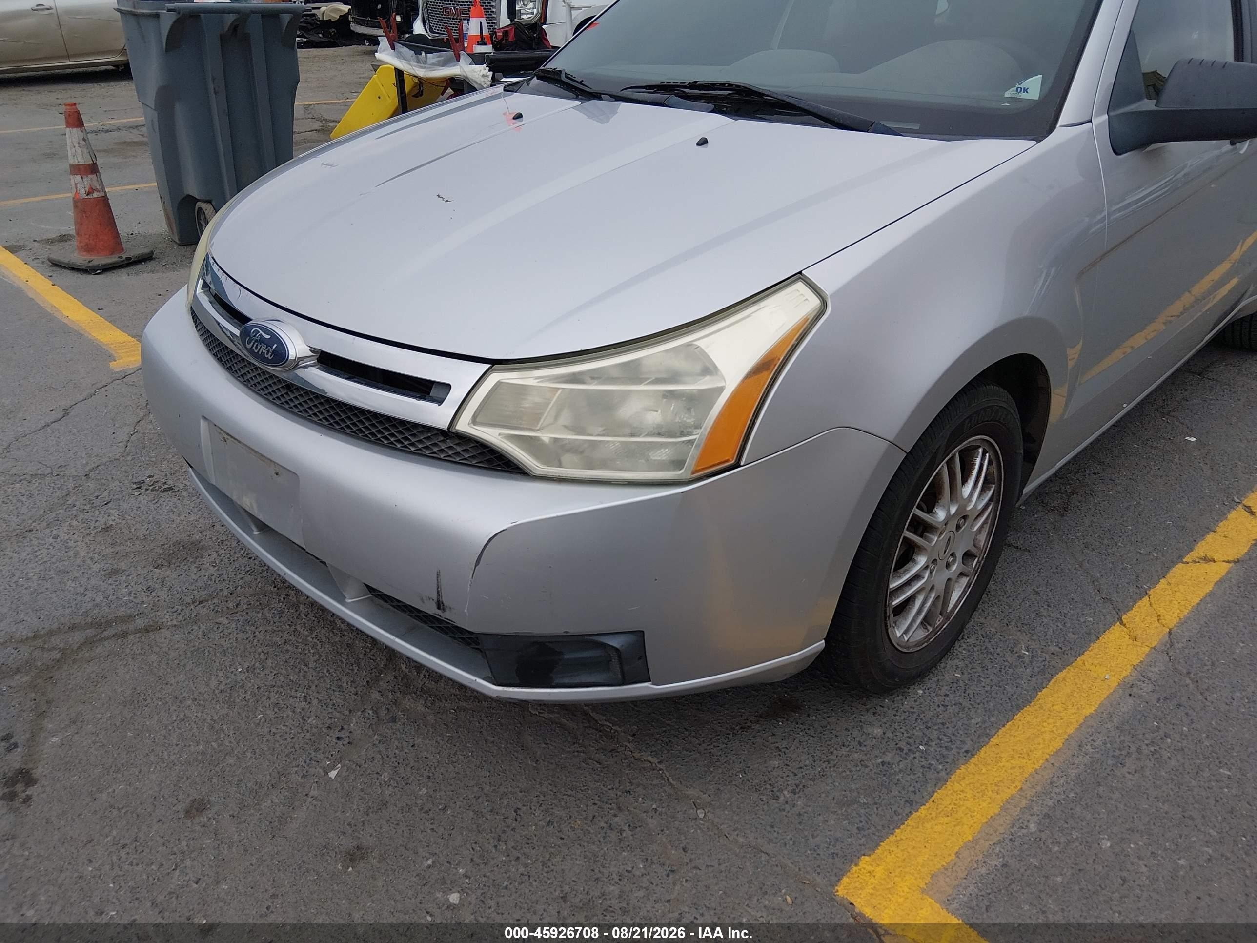 2010 Ford Focus Se Серебряный vin: 1FAHP3FN5AW188313