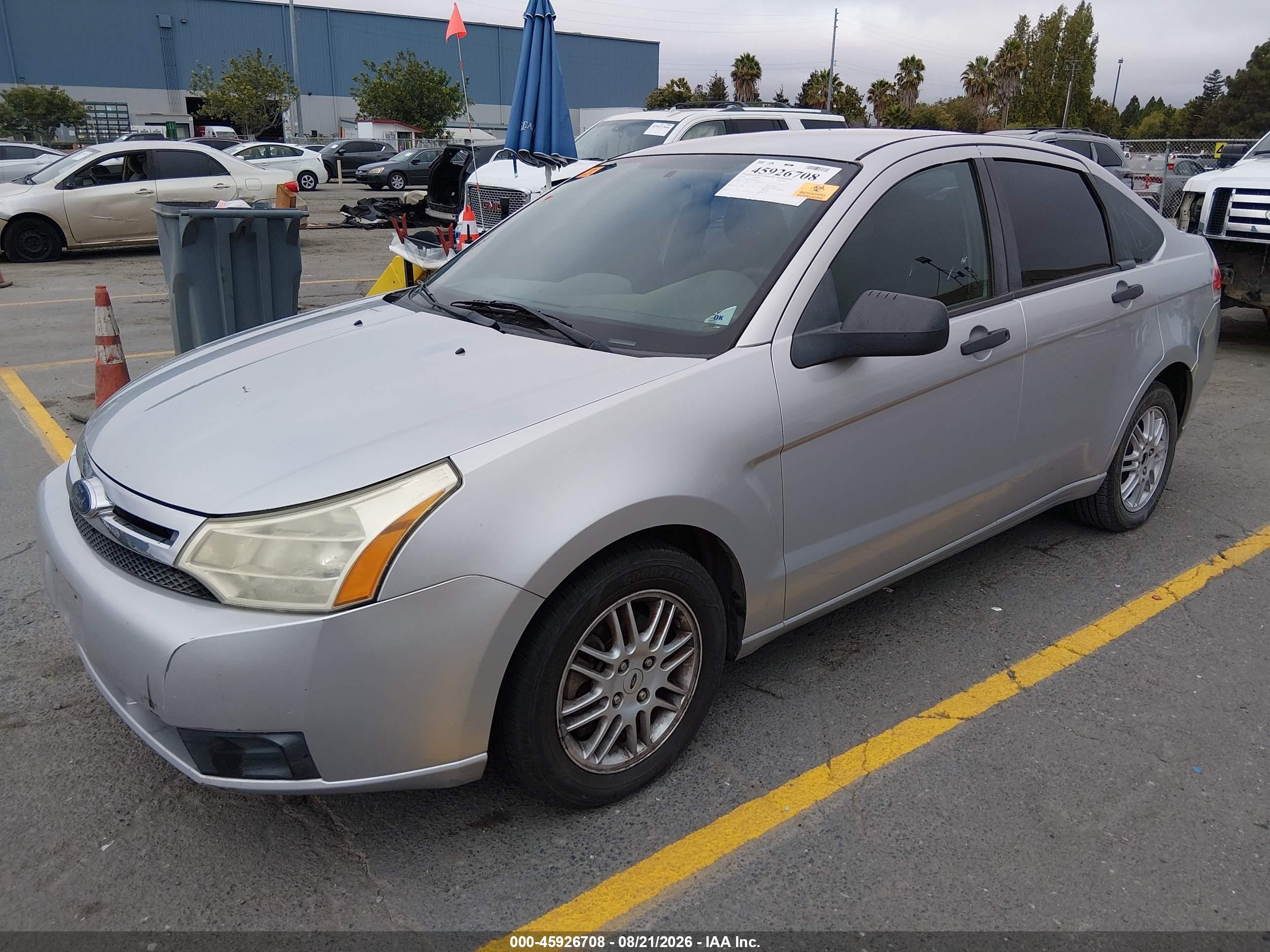 2010 Ford Focus Se Серебряный vin: 1FAHP3FN5AW188313