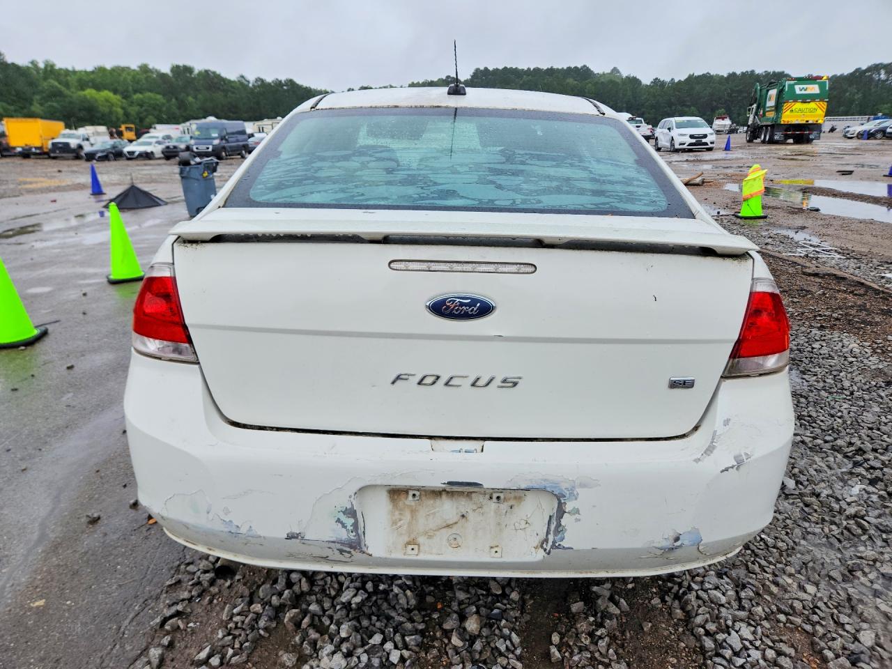 2010 Ford Focus S White vin: 1FAHP3FN5AW195035