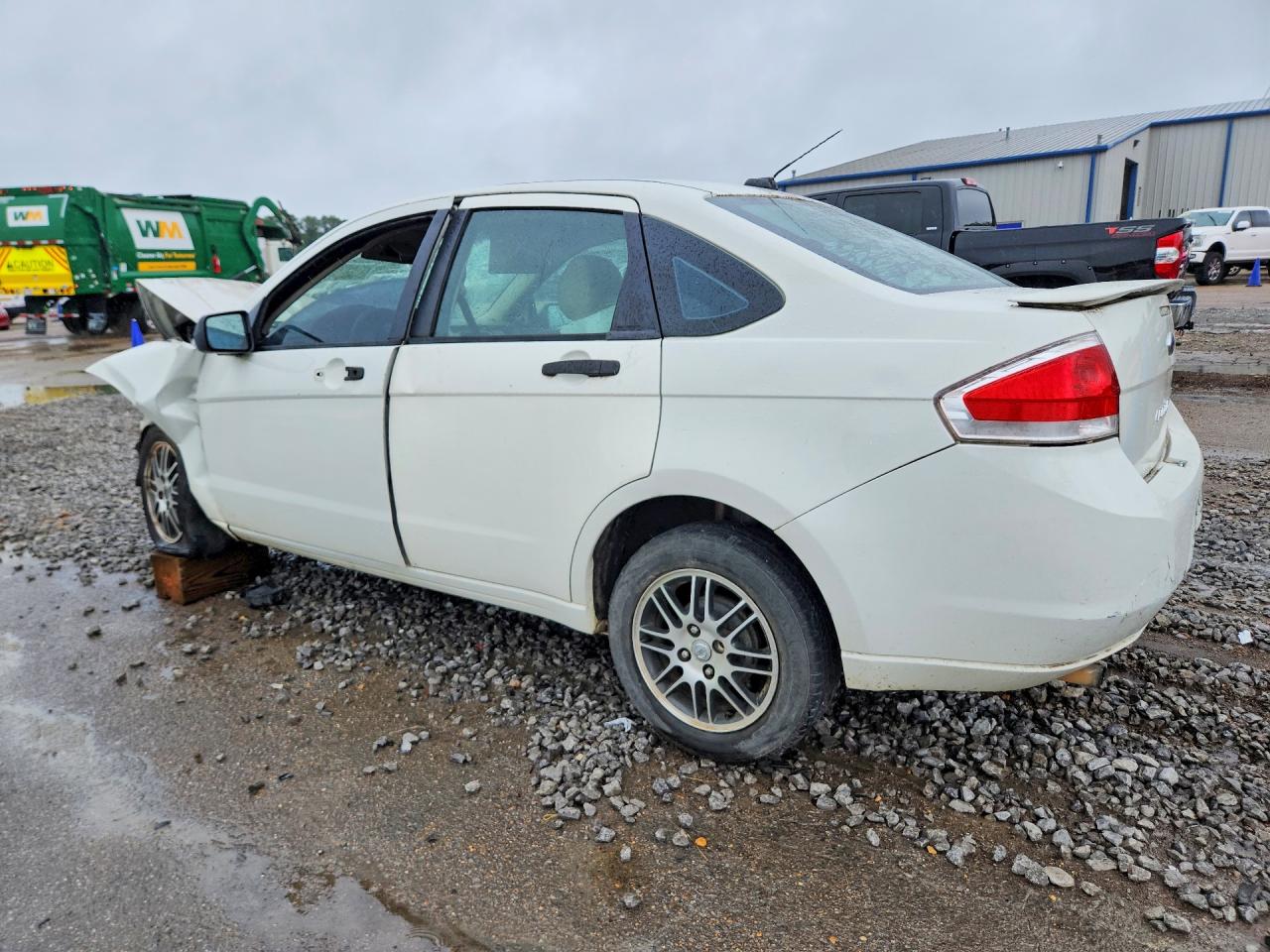 2010 Ford Focus S White vin: 1FAHP3FN5AW195035