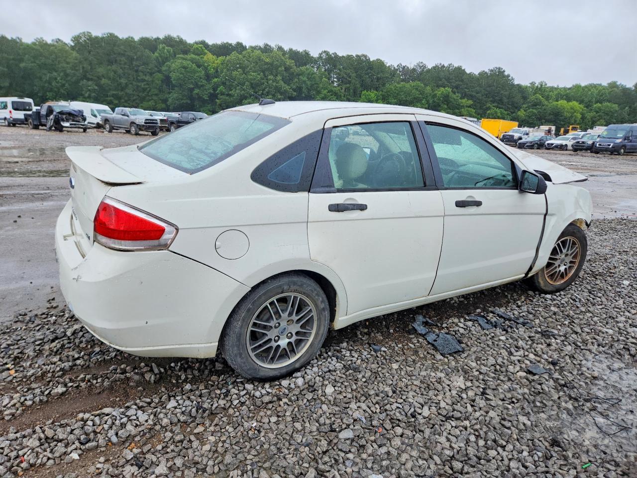 2010 Ford Focus S White vin: 1FAHP3FN5AW195035