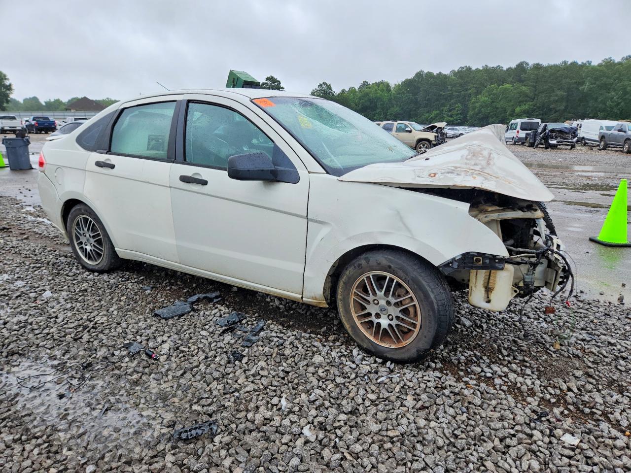 2010 Ford Focus S White vin: 1FAHP3FN5AW195035