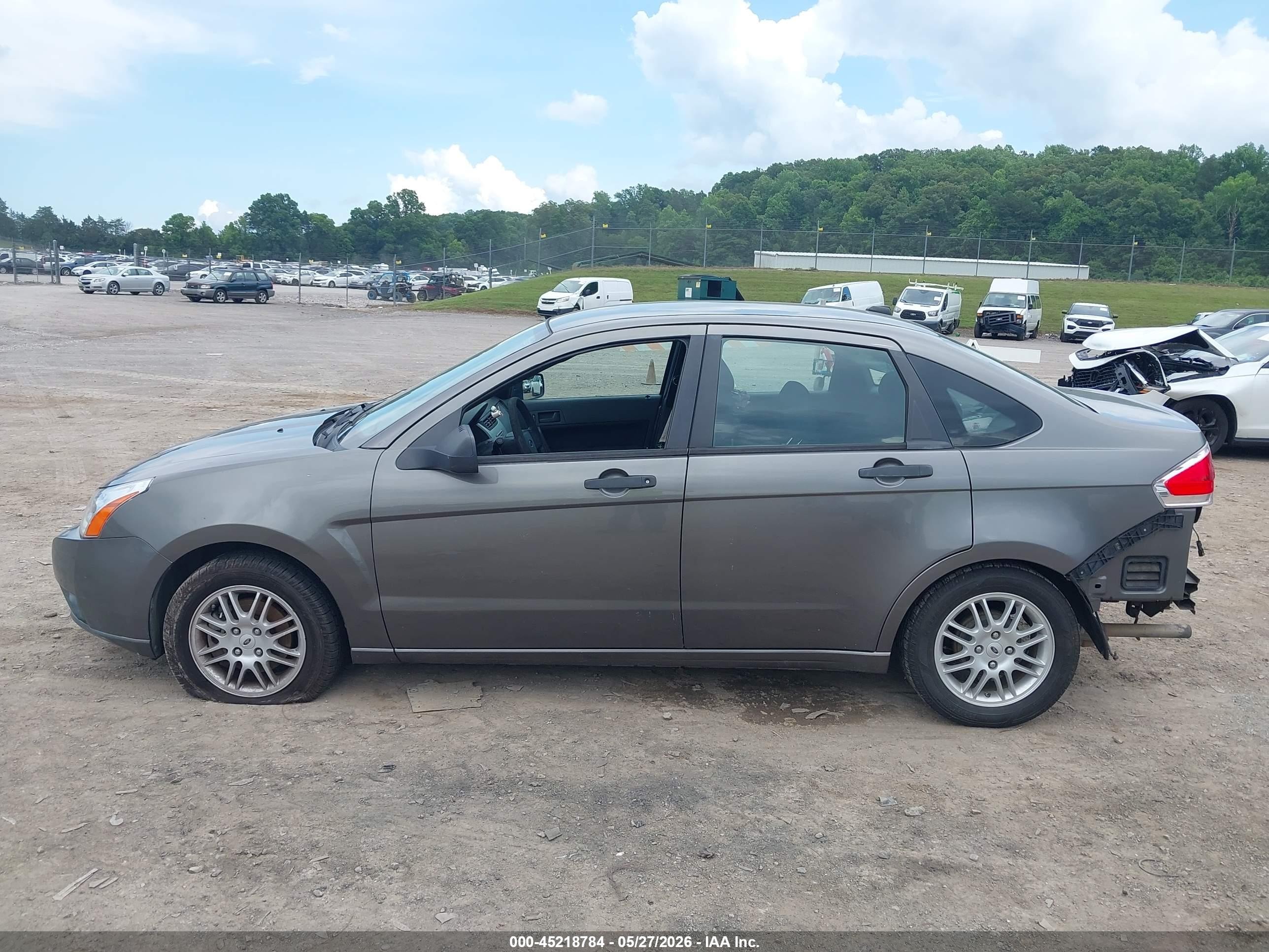 2010 Ford Focus Se Gray vin: 1FAHP3FN5AW210262