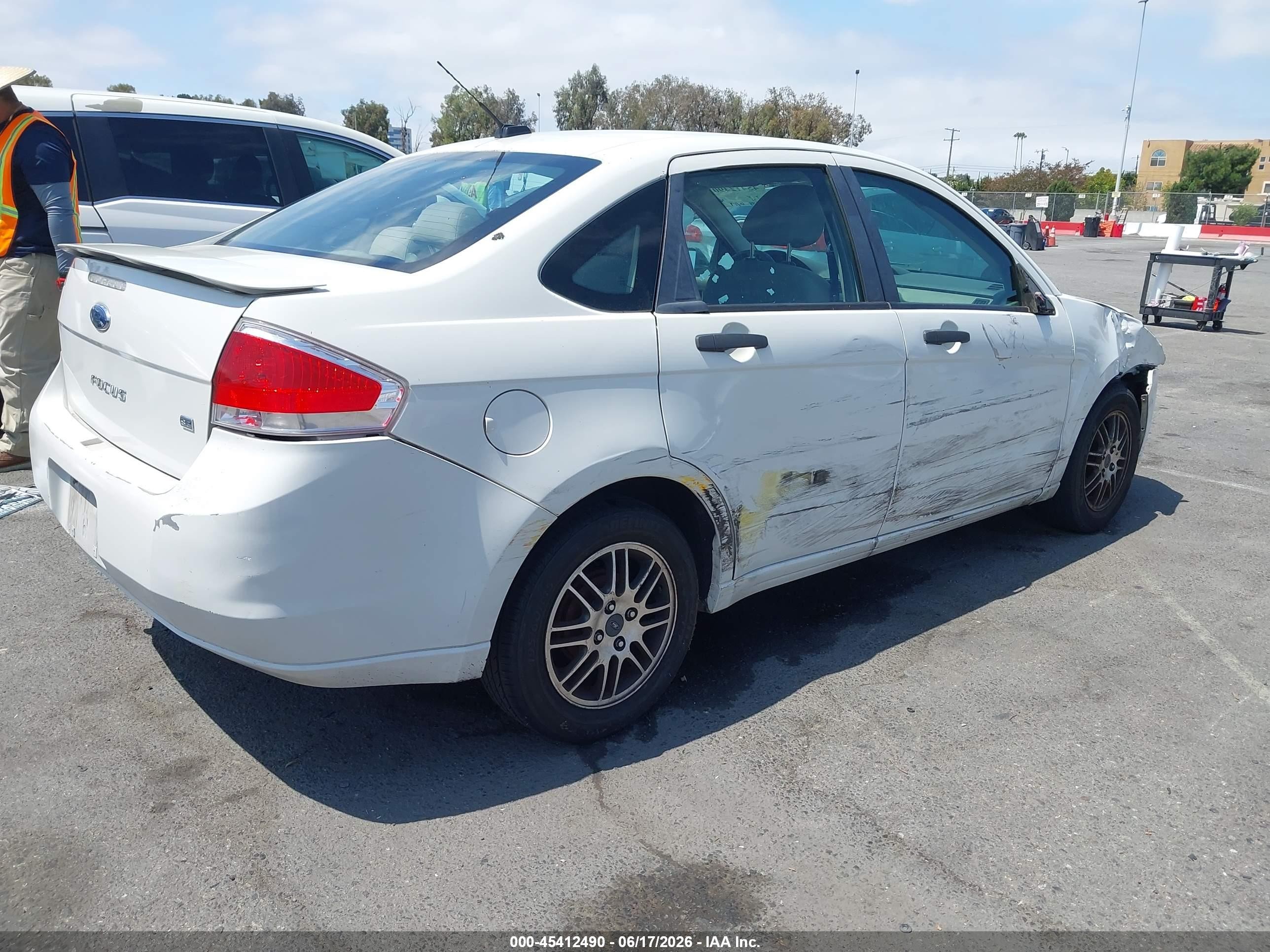 2010 Ford Focus Se White vin: 1FAHP3FN5AW227286