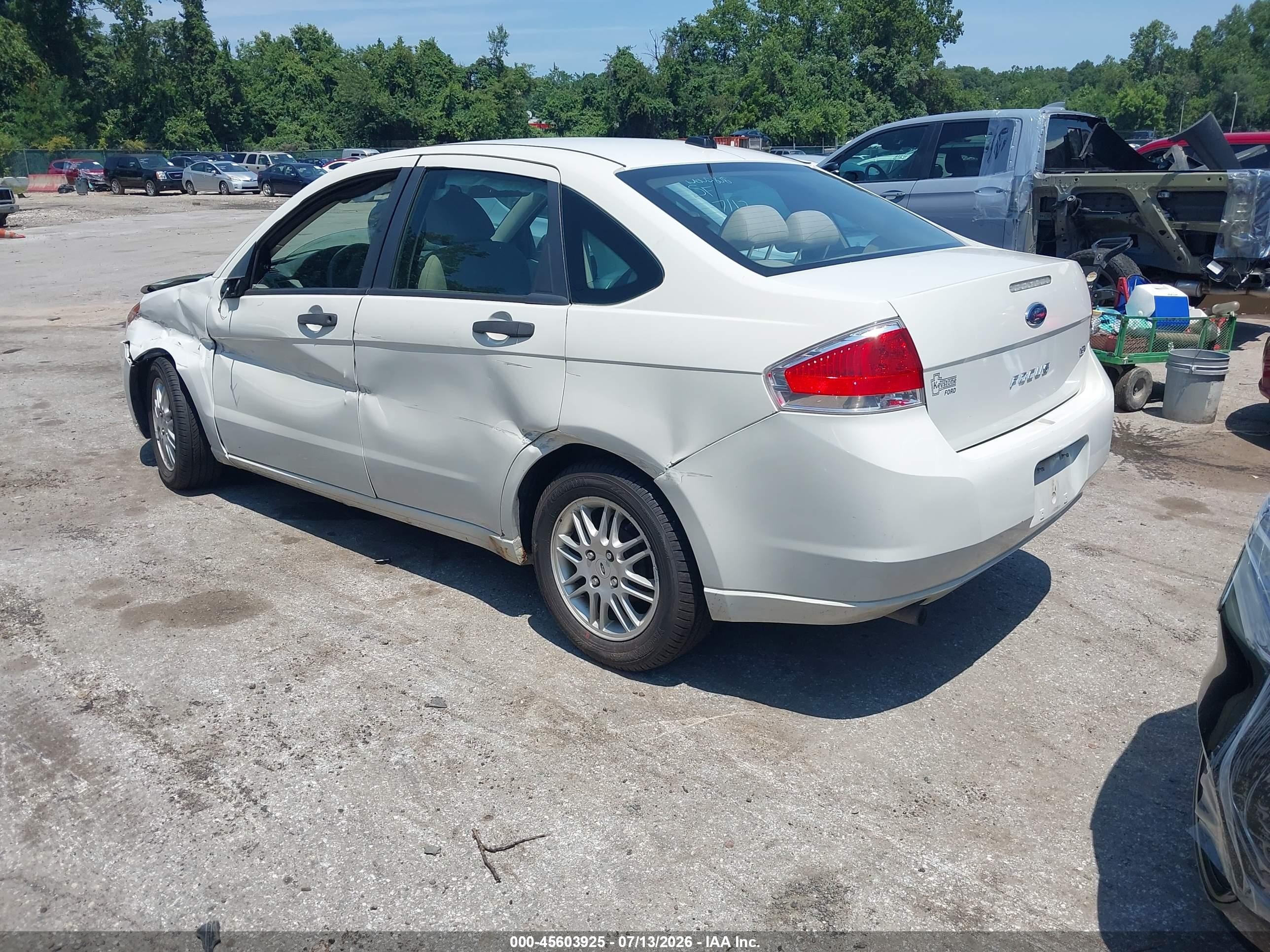 2010 Ford Focus Se White vin: 1FAHP3FN5AW256092