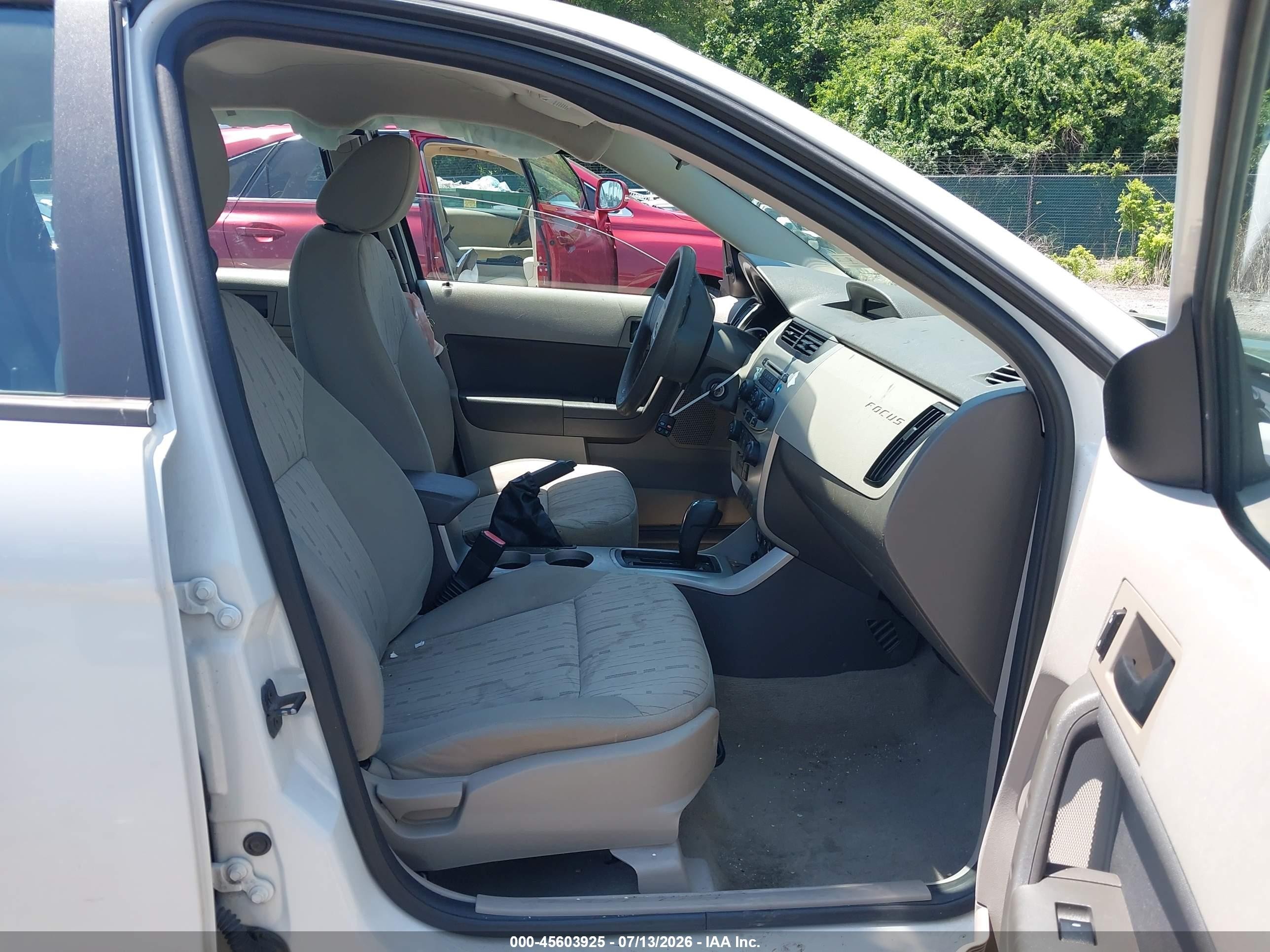 2010 Ford Focus Se White vin: 1FAHP3FN5AW256092