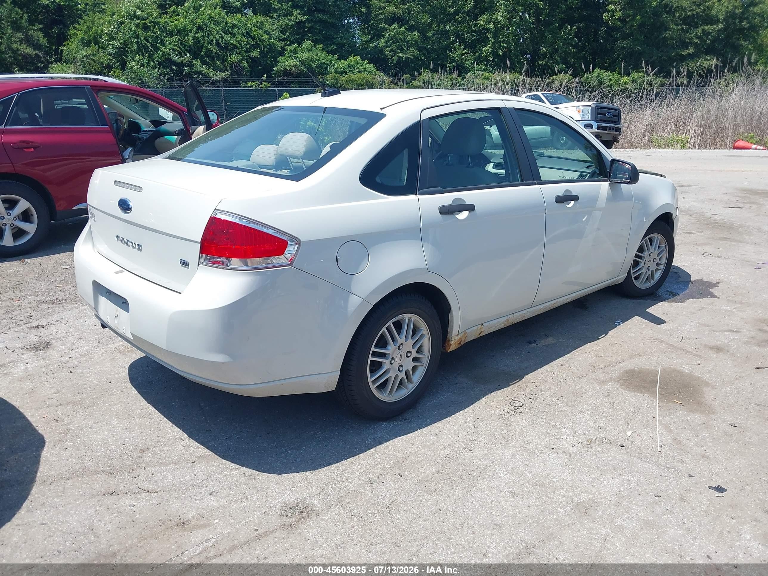 2010 Ford Focus Se White vin: 1FAHP3FN5AW256092