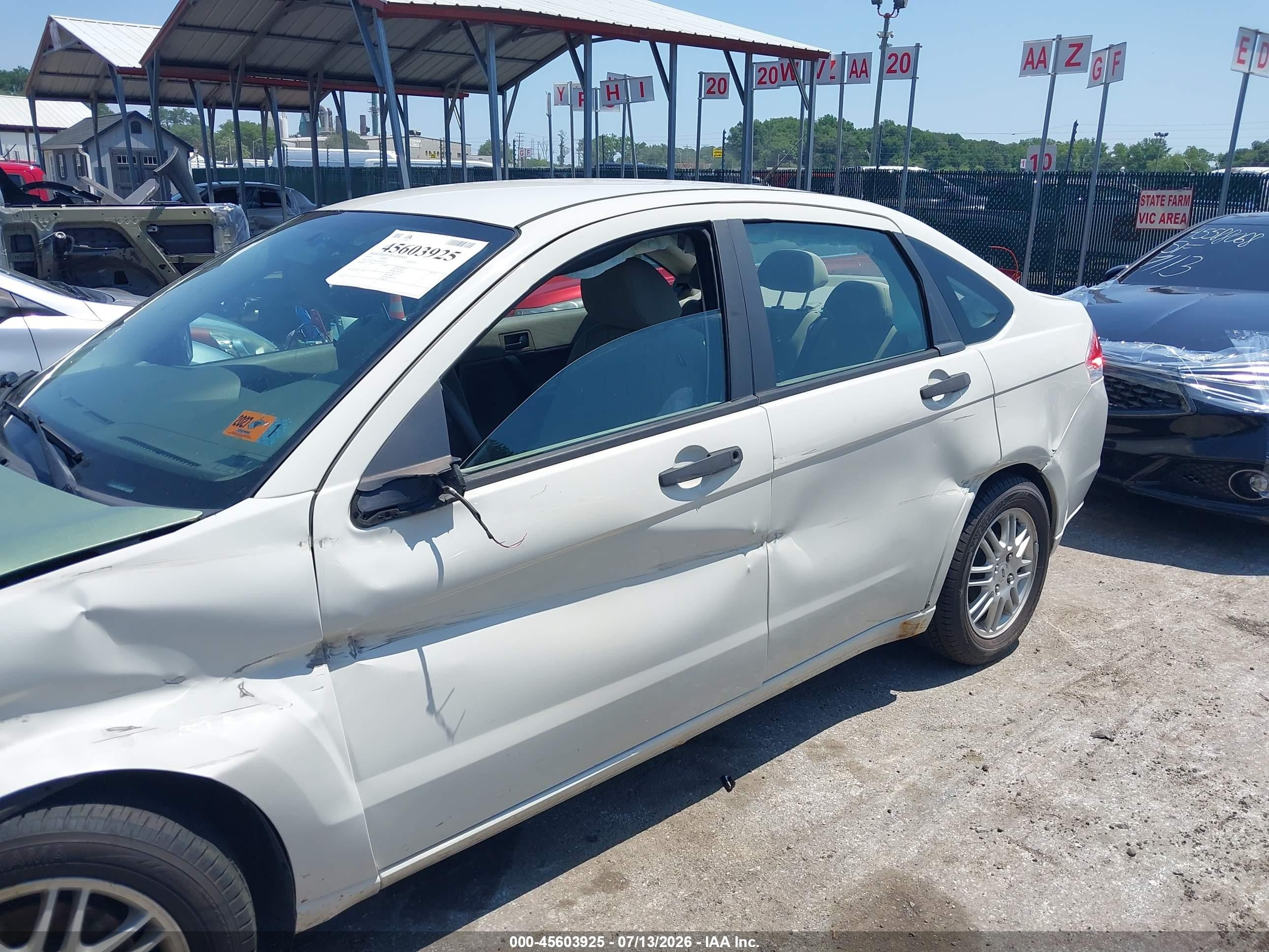 2010 Ford Focus Se White vin: 1FAHP3FN5AW256092