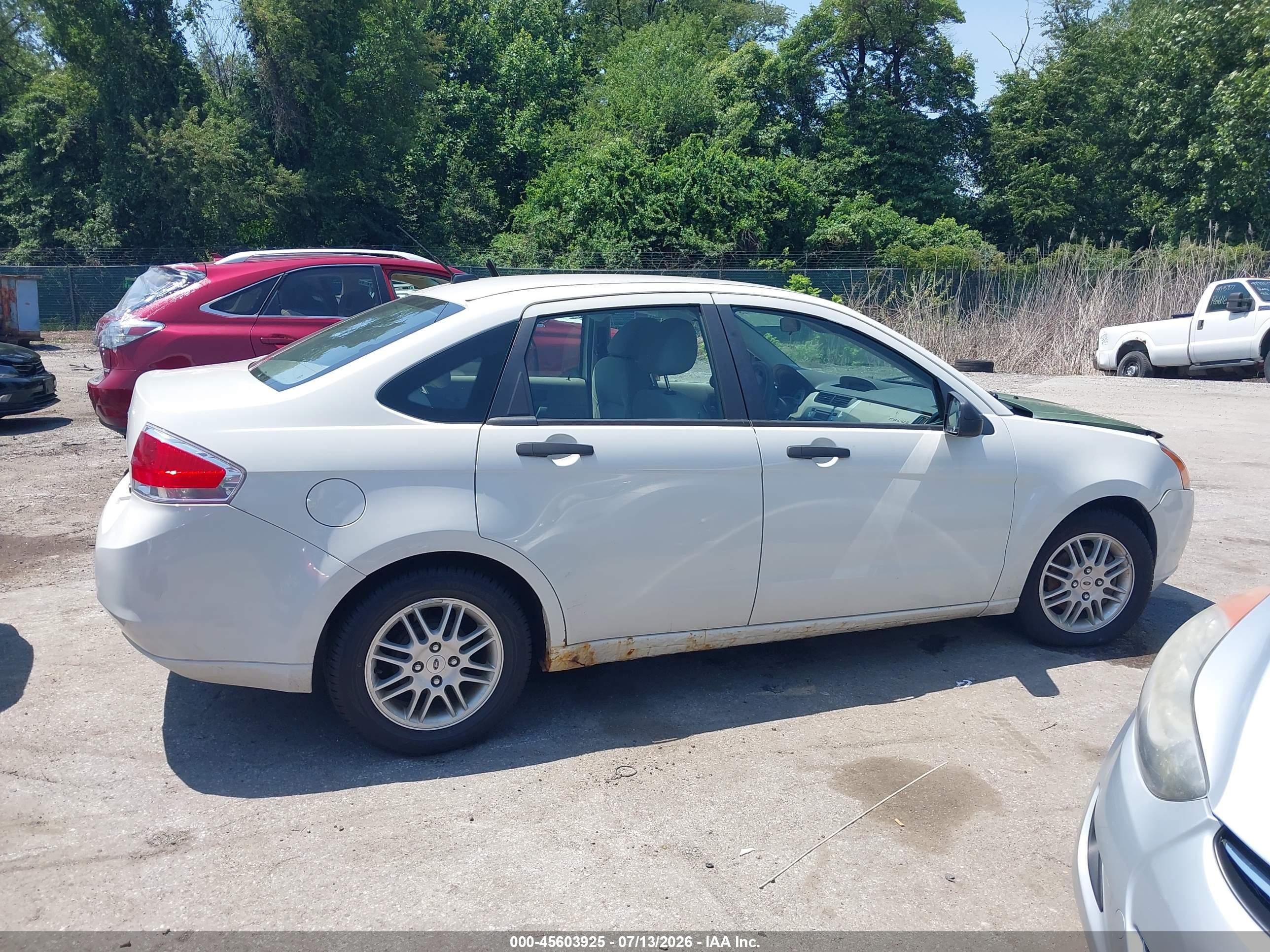 2010 Ford Focus Se White vin: 1FAHP3FN5AW256092