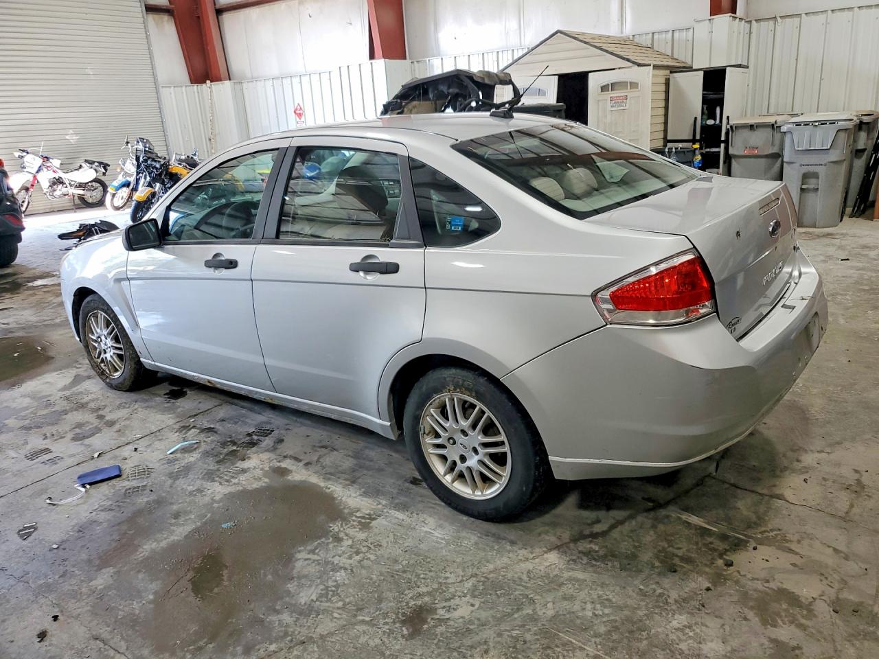 2010 Ford Focus Se Серебряный vin: 1FAHP3FN5AW285091