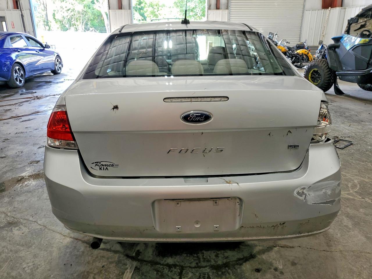 2010 Ford Focus Se Серебряный vin: 1FAHP3FN5AW285091