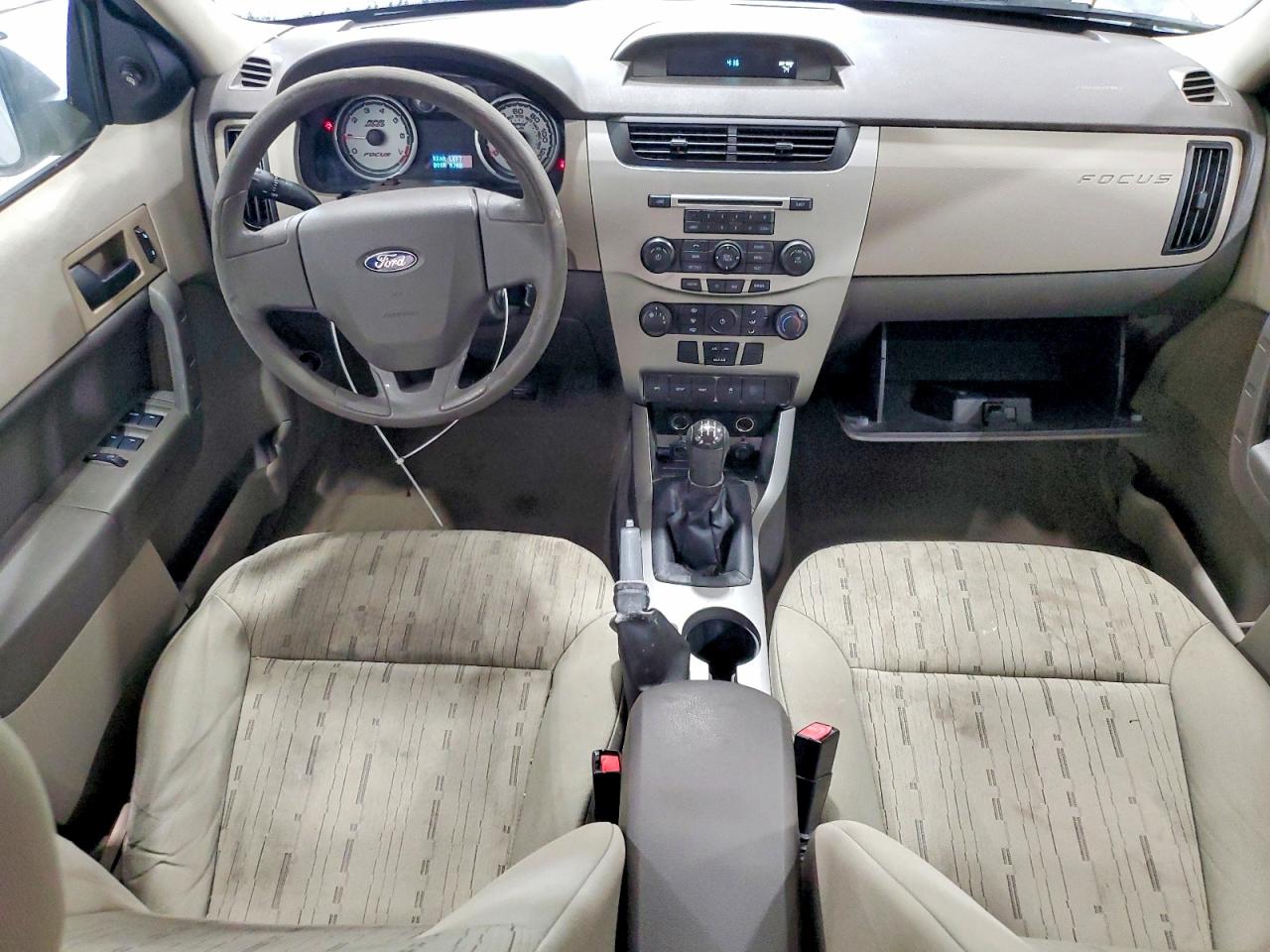 2010 Ford Focus Se Серебряный vin: 1FAHP3FN5AW285091