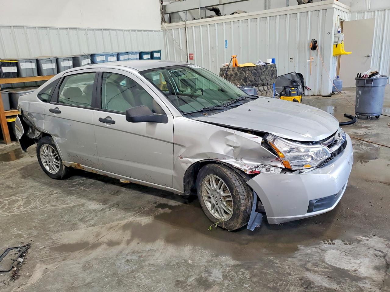 2010 Ford Focus Se Серебряный vin: 1FAHP3FN5AW285091