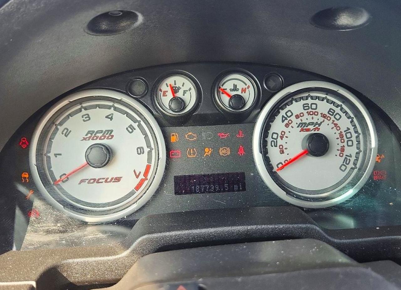 2010 Ford Focus Red vin: 1FAHP3FN5AW286337