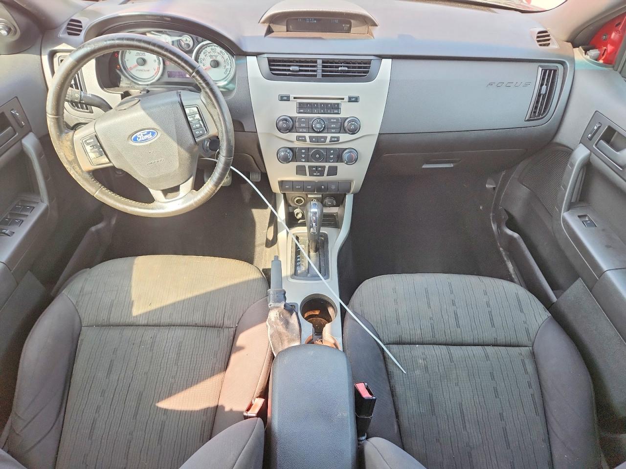 2010 Ford Focus Red vin: 1FAHP3FN5AW286337