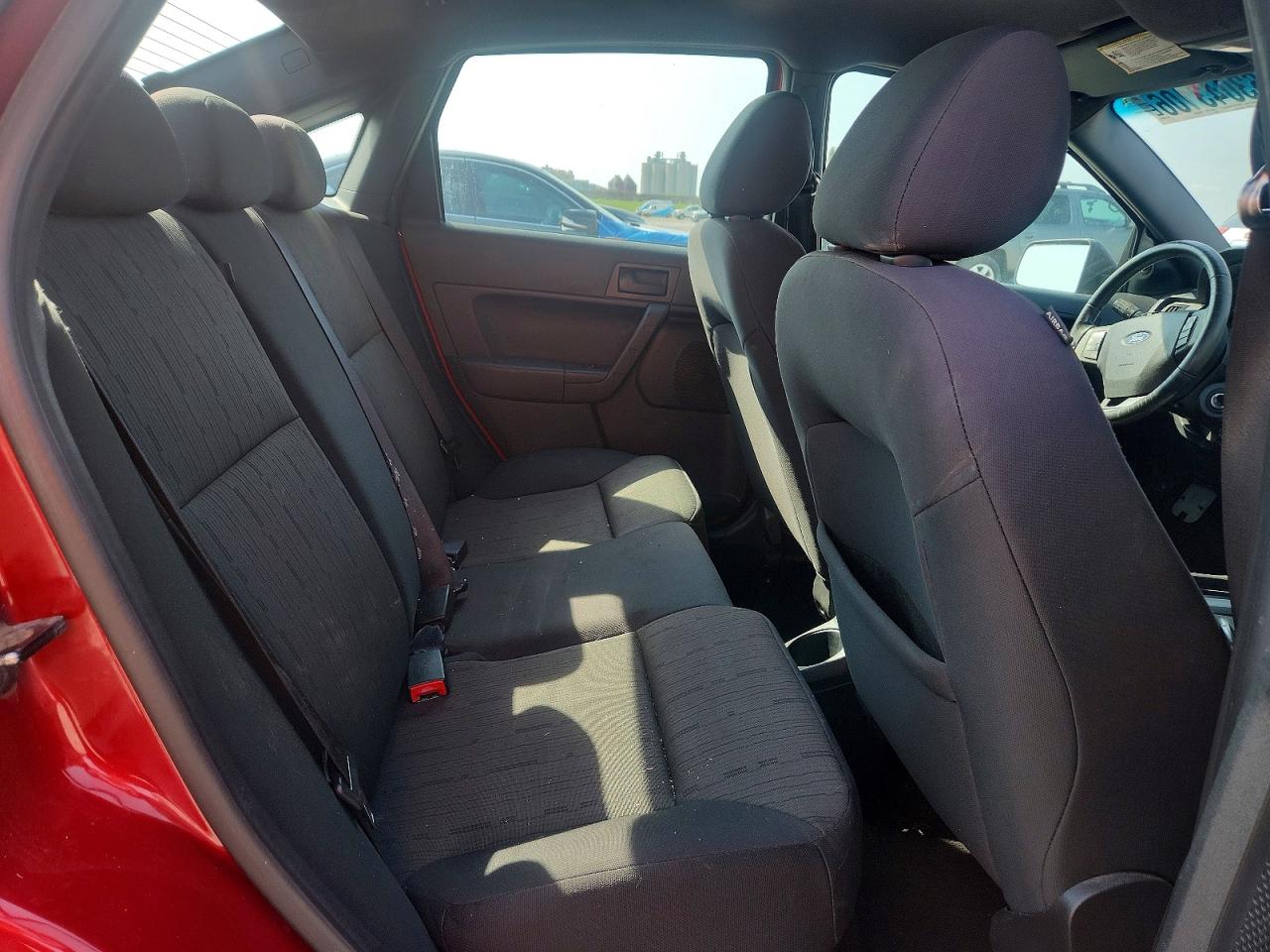 2010 Ford Focus Red vin: 1FAHP3FN5AW286337