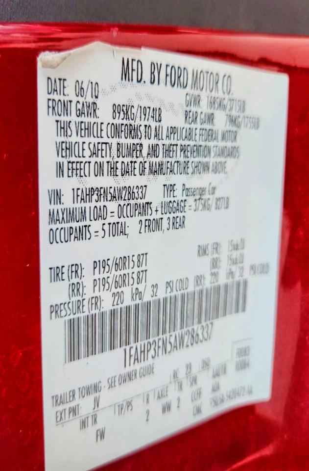 2010 Ford Focus Red vin: 1FAHP3FN5AW286337