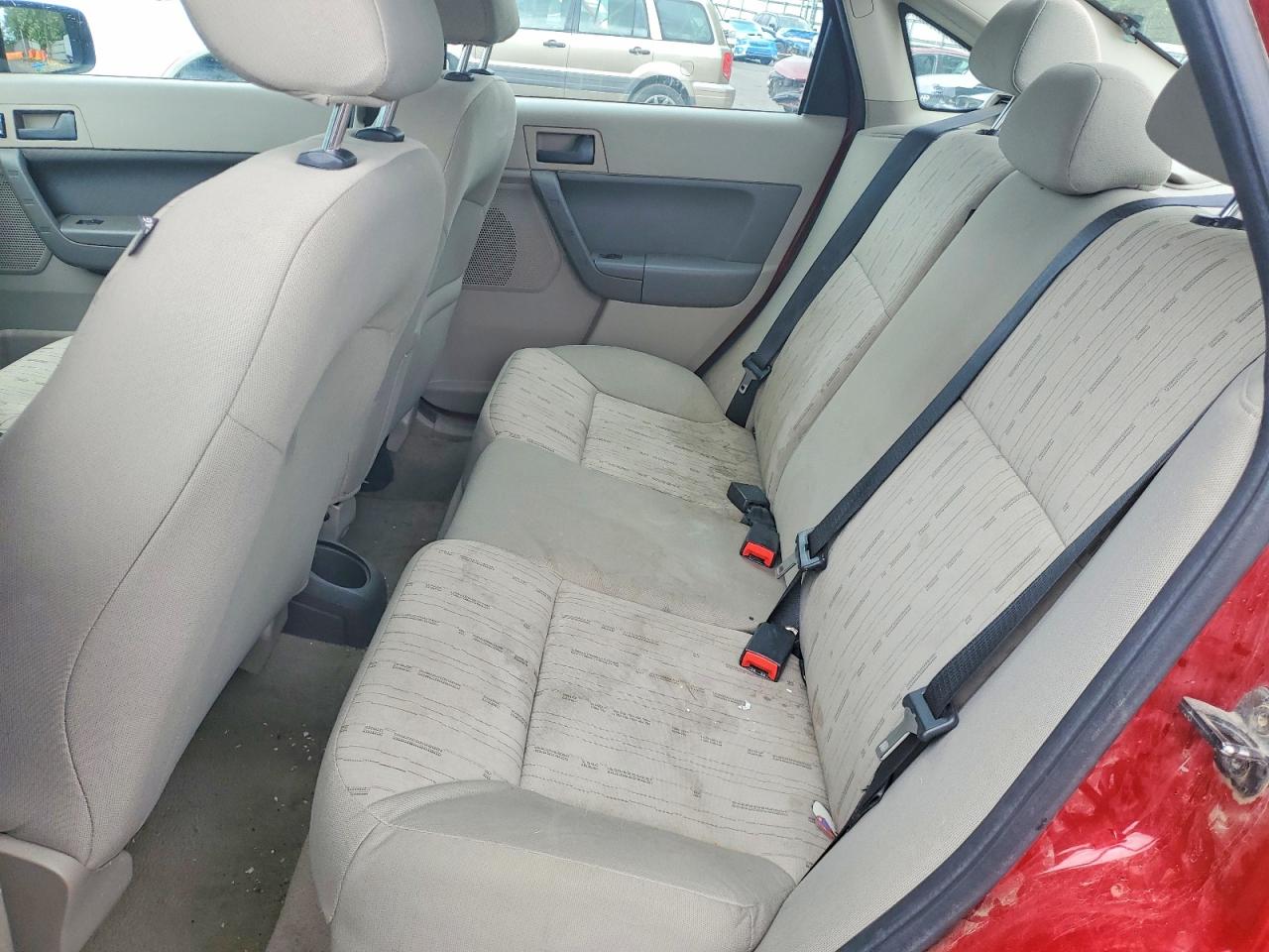2011 Ford Focus Se Red vin: 1FAHP3FN5BW107344