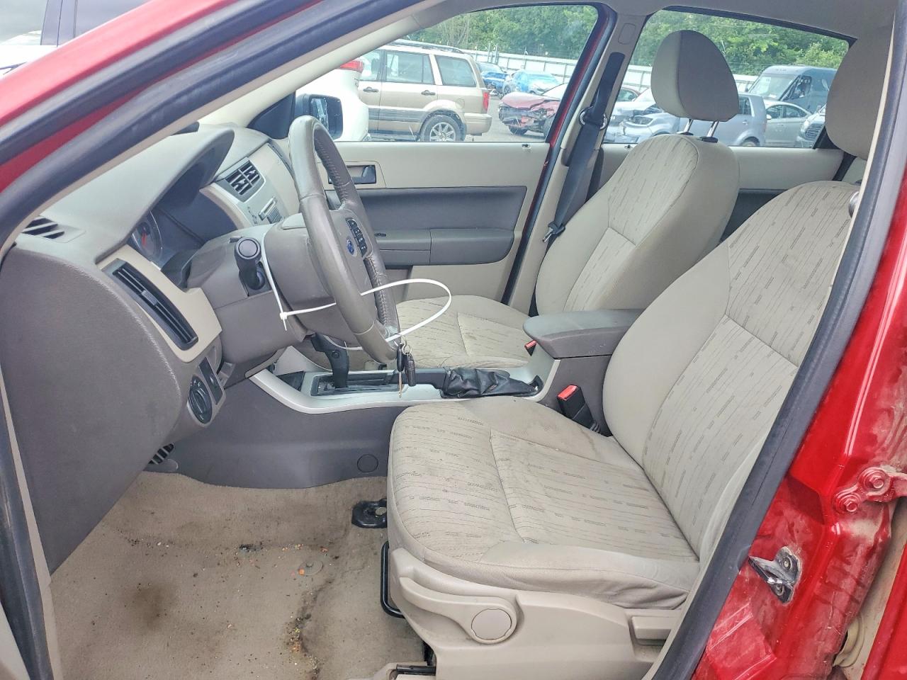 2011 Ford Focus Se Red vin: 1FAHP3FN5BW107344