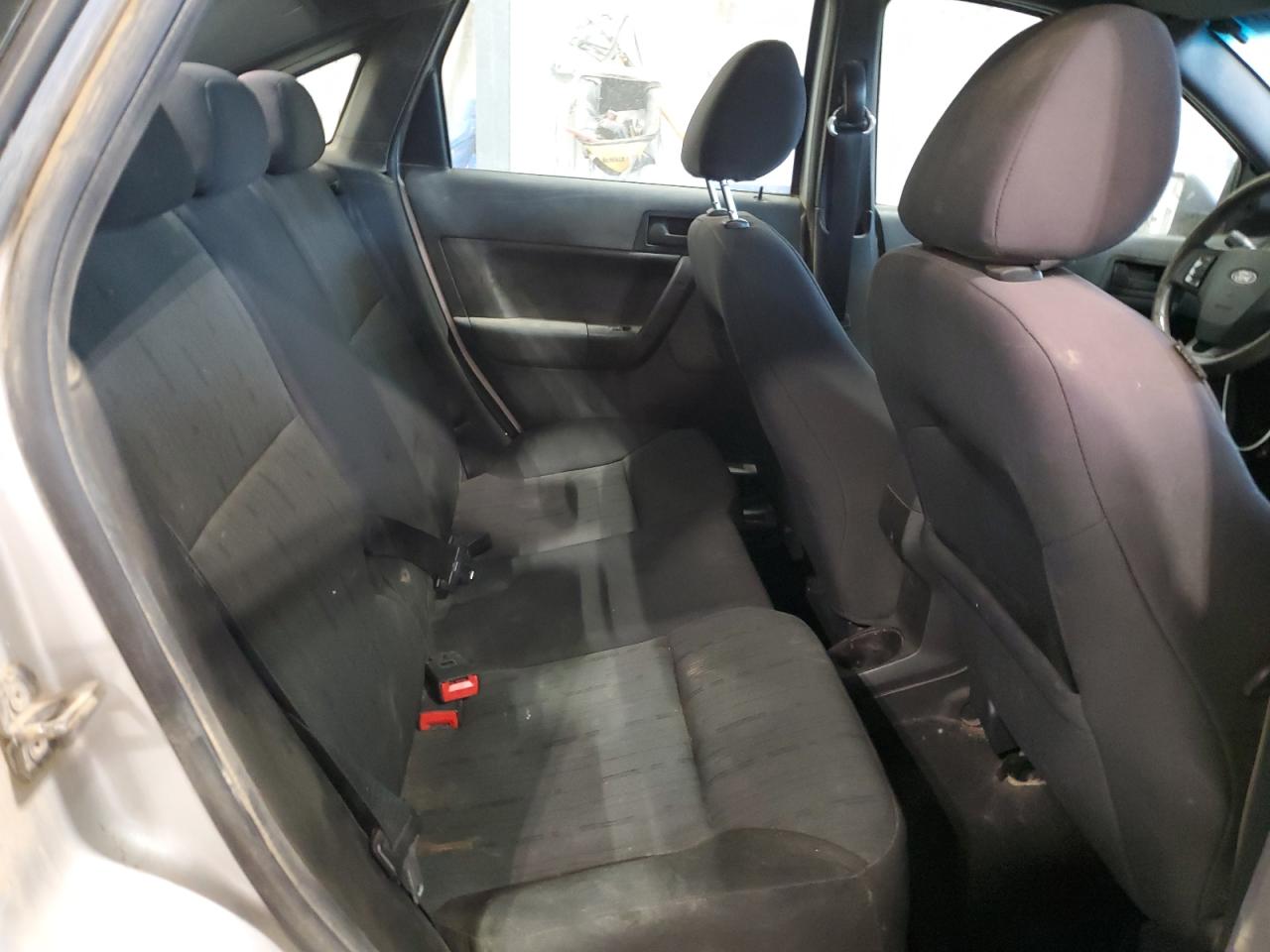 2011 Ford Focus Se Silver vin: 1FAHP3FN5BW117968