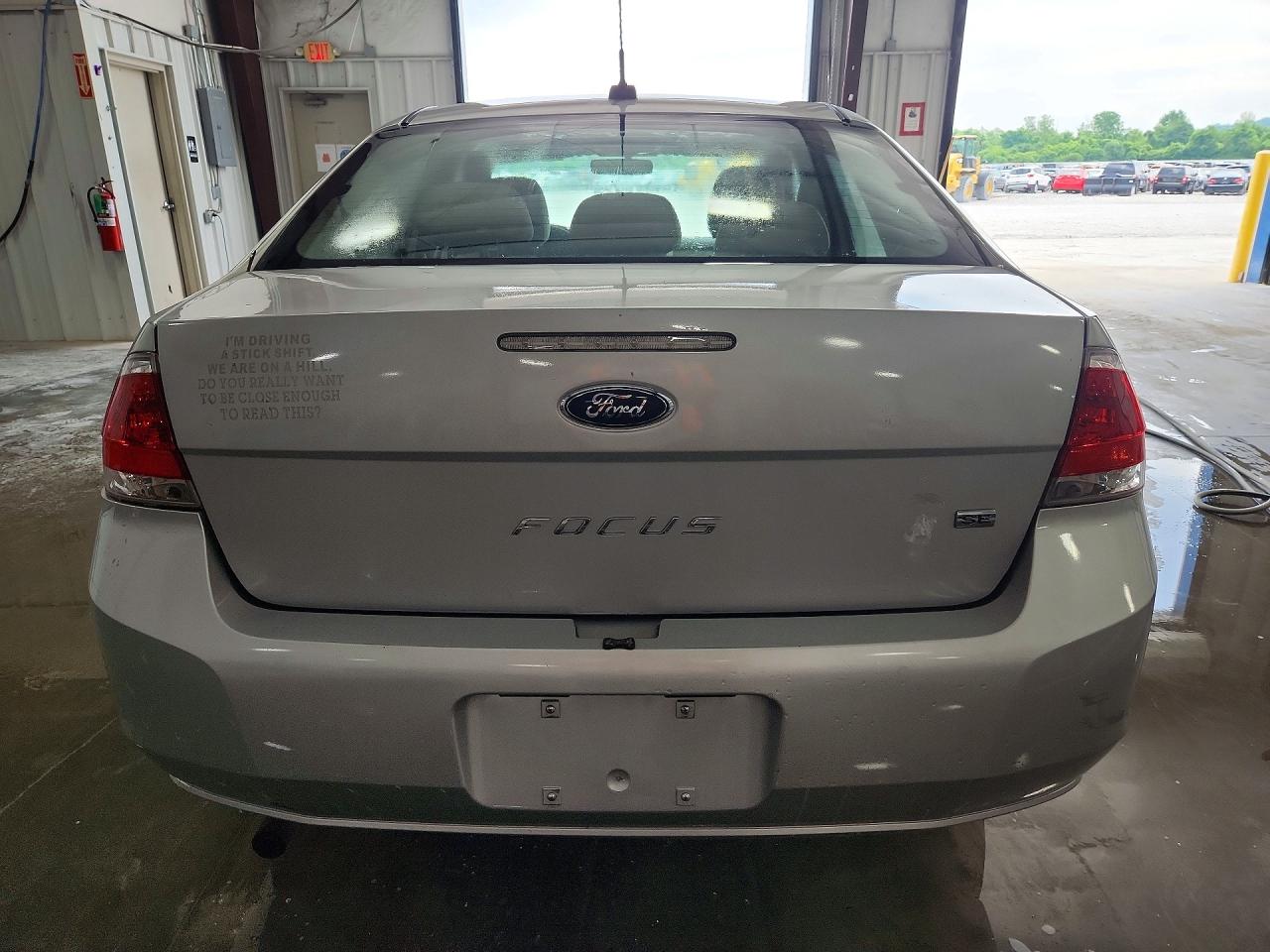 2011 Ford Focus Se Серебряный vin: 1FAHP3FN5BW132115