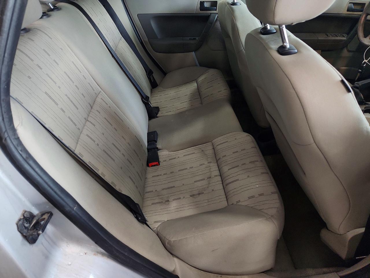 2011 Ford Focus Se Серебряный vin: 1FAHP3FN5BW132115