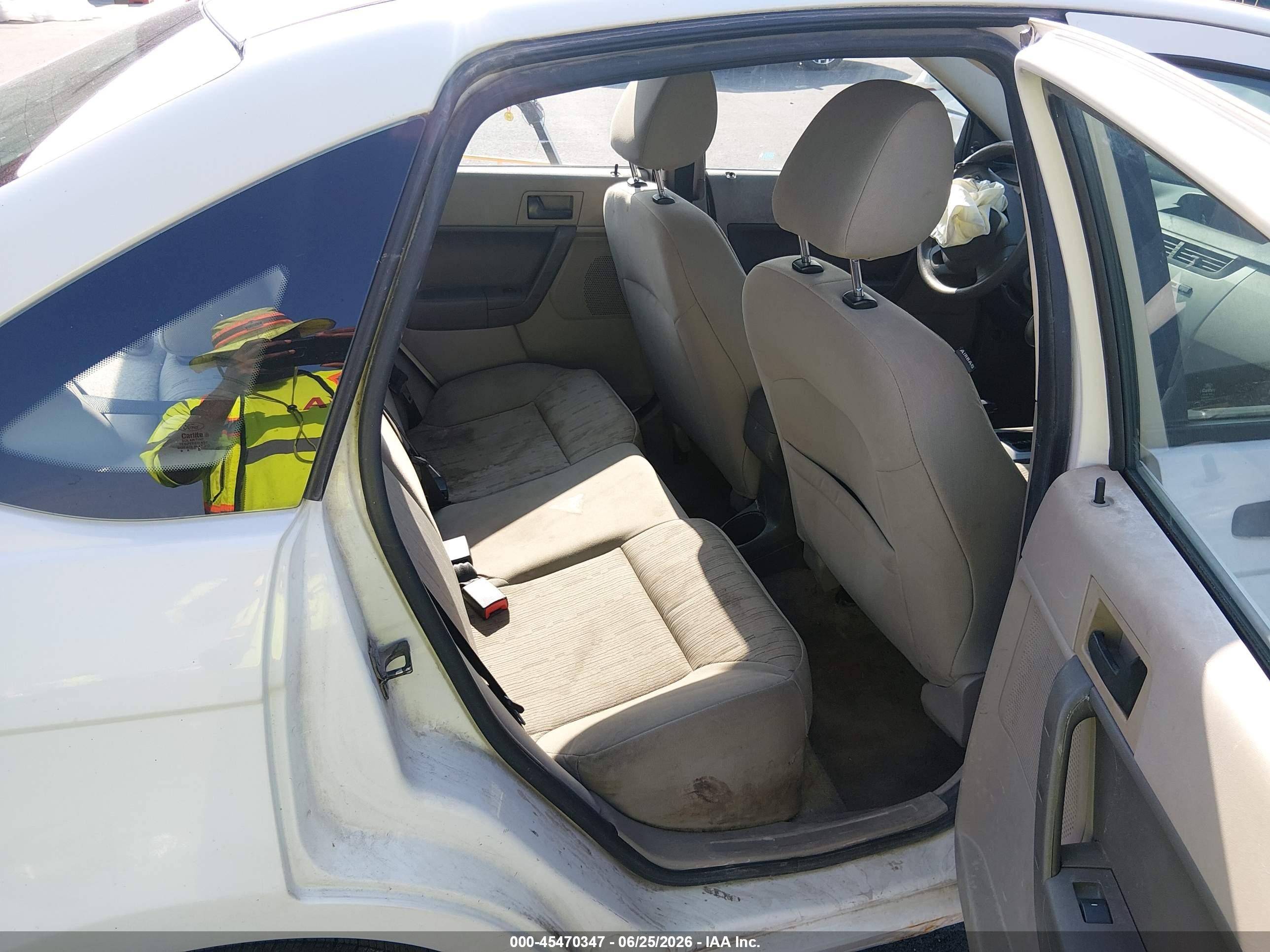 2011 Ford Focus Se White vin: 1FAHP3FN5BW169021