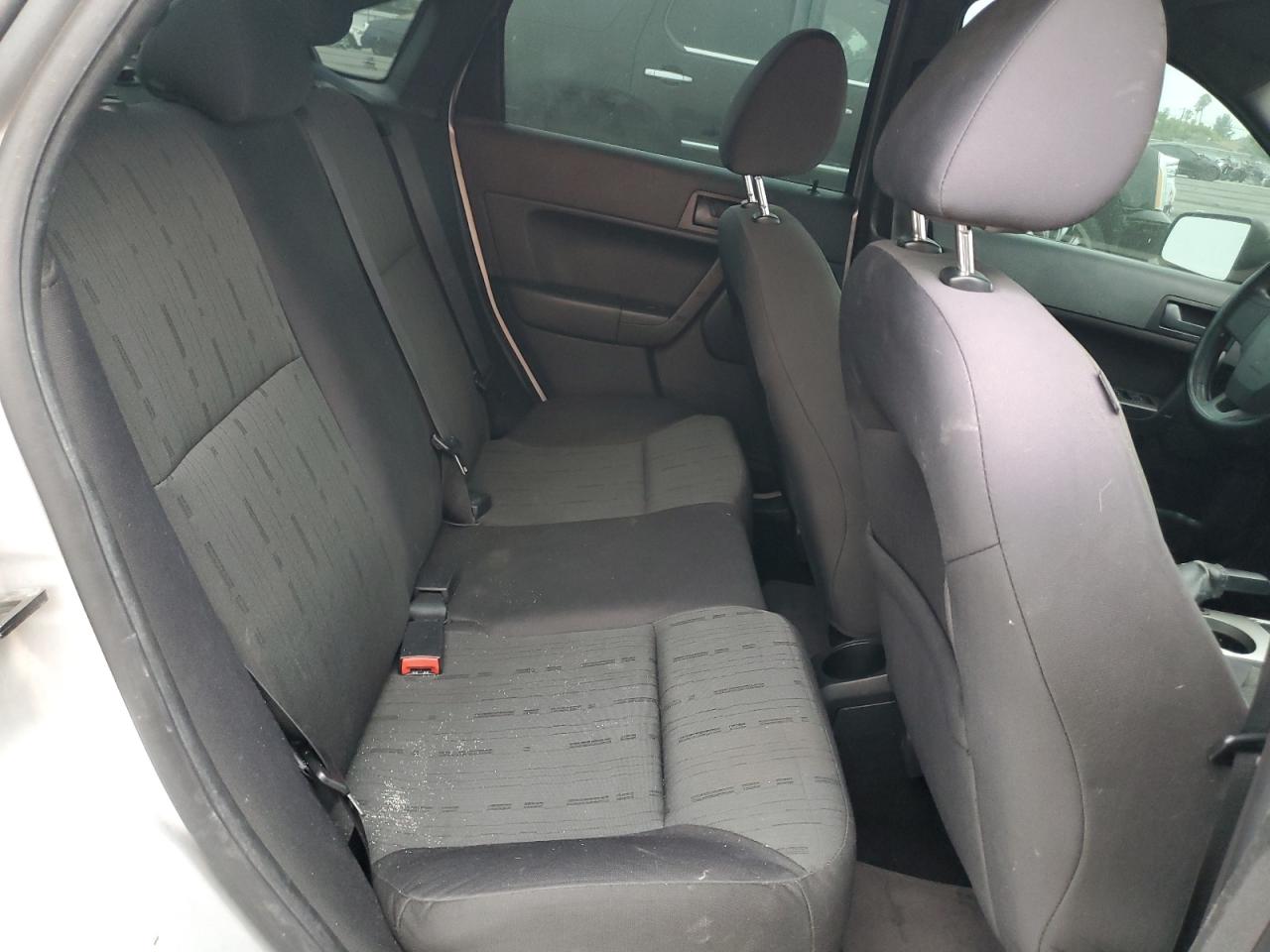2011 Ford Focus Se Silver vin: 1FAHP3FN5BW198356