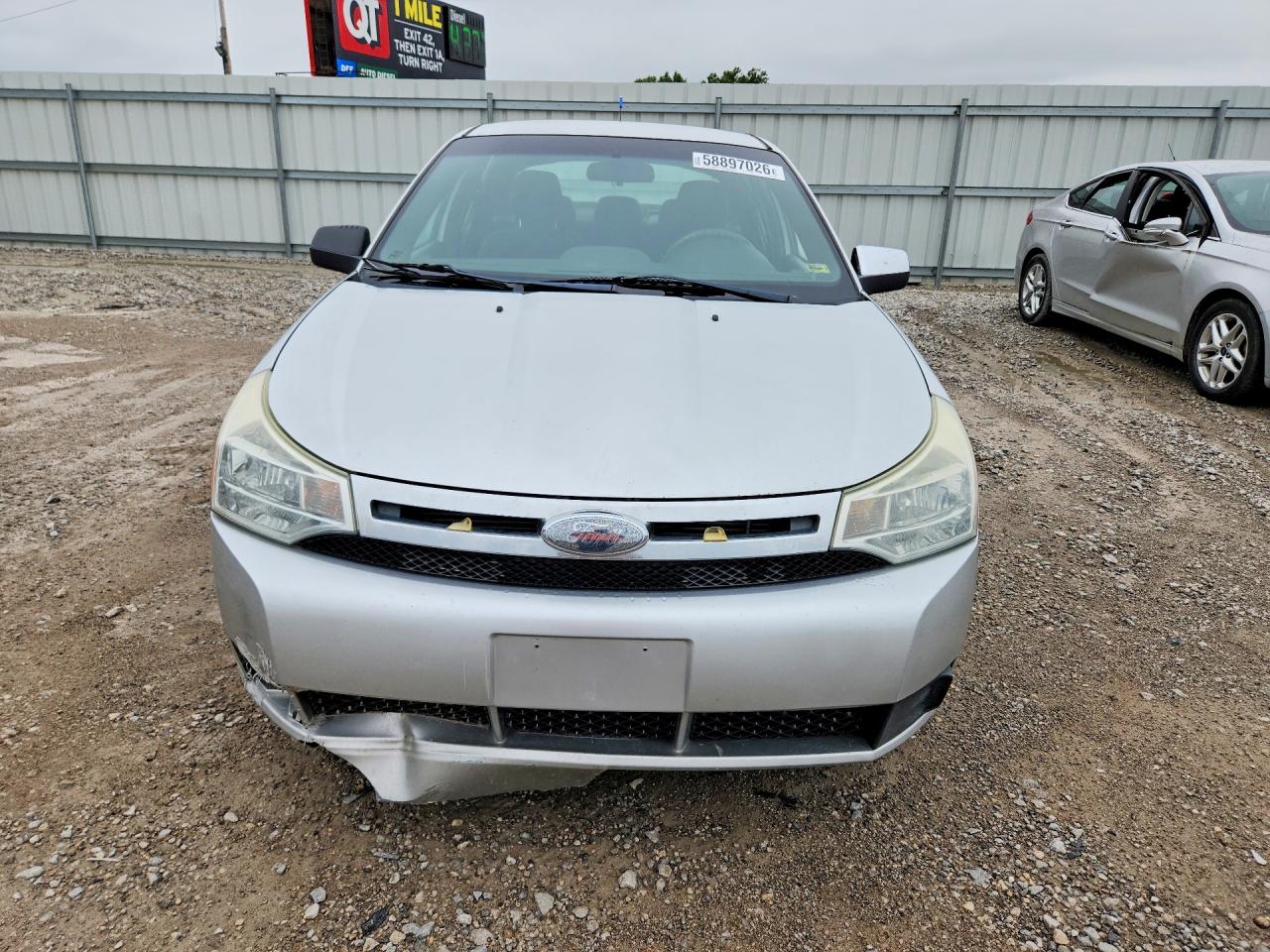 2010 Ford Focus Se Silver vin: 1FAHP3FN6AW155076