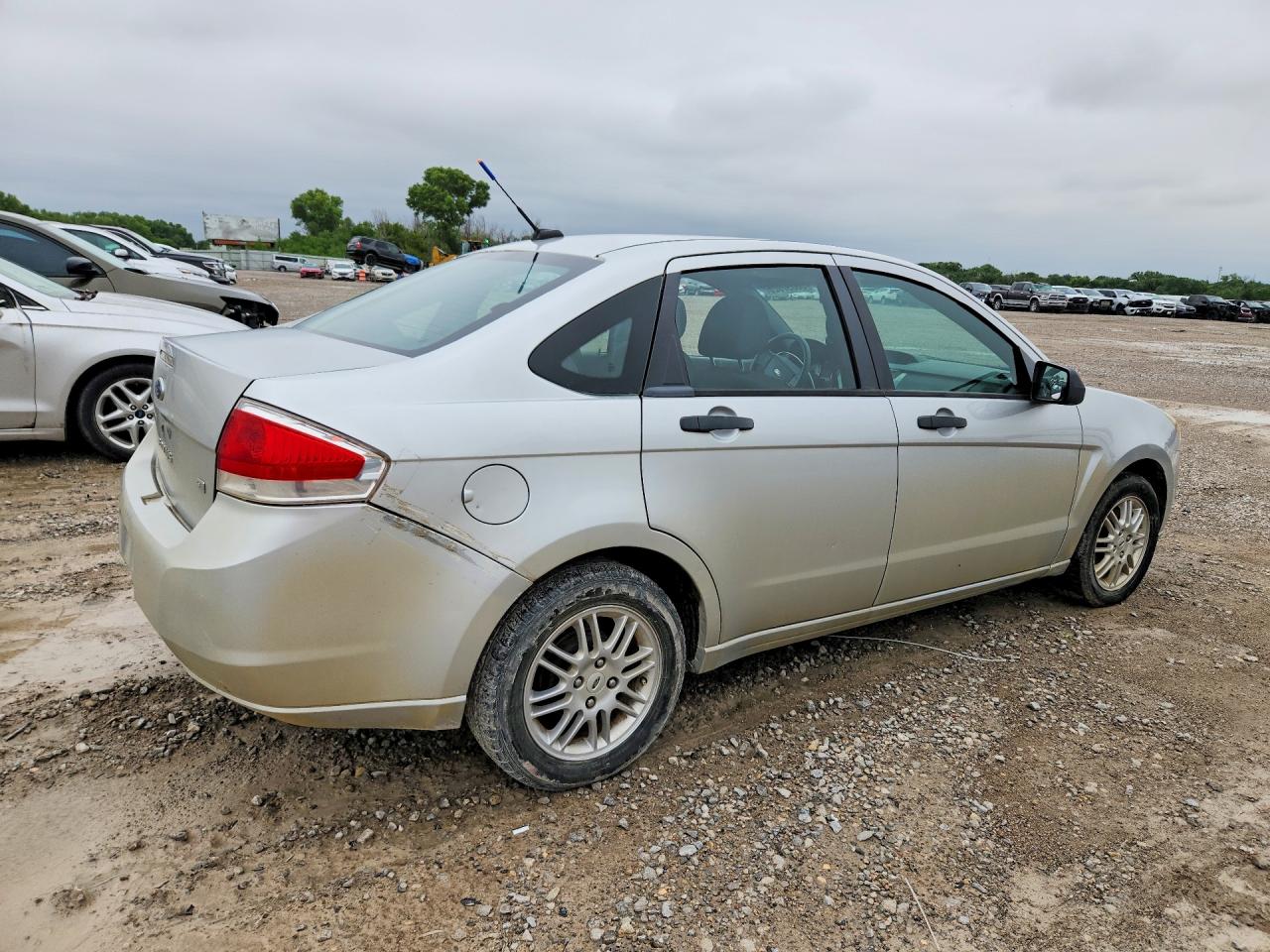 2010 Ford Focus Se Silver vin: 1FAHP3FN6AW155076