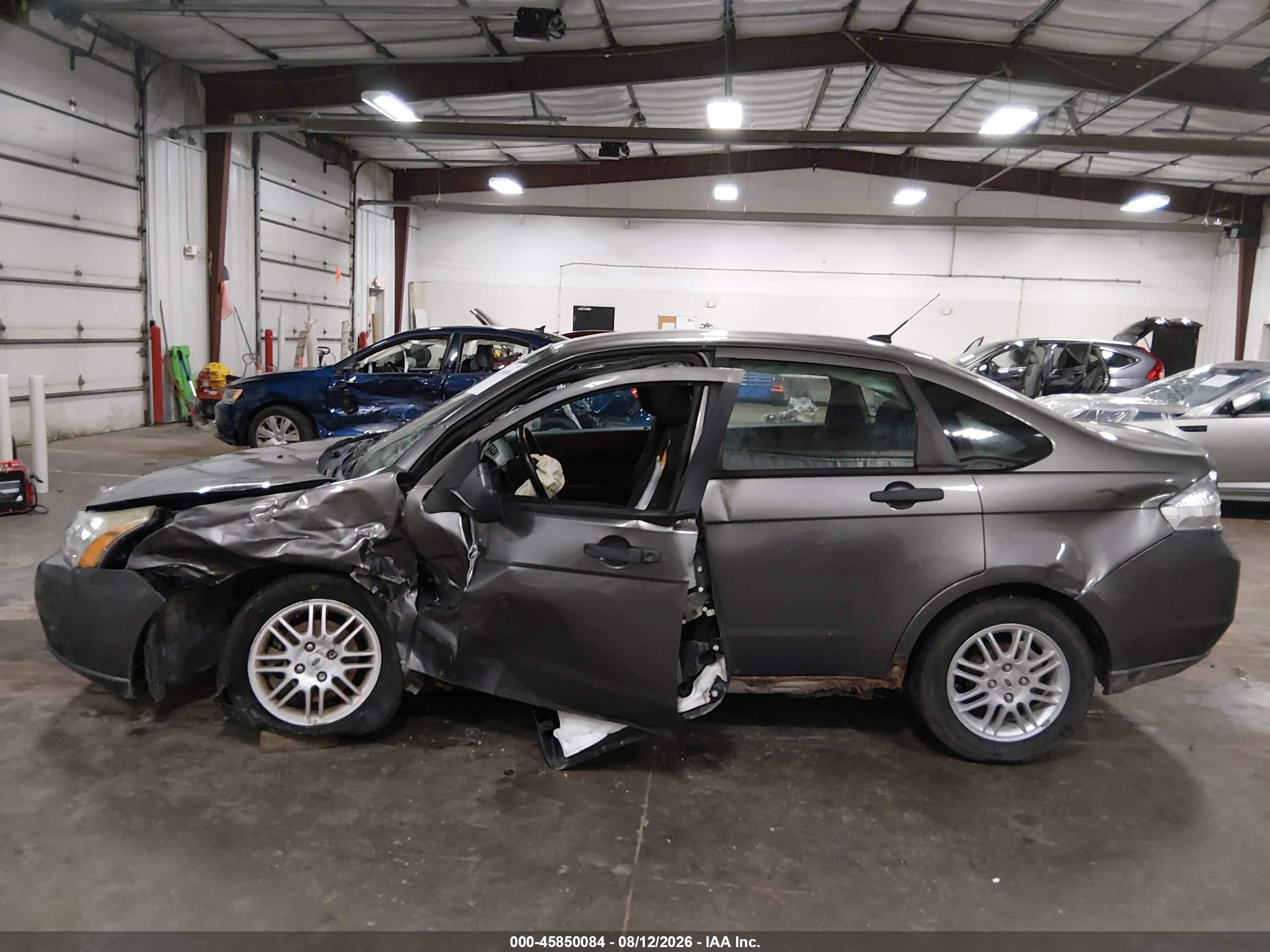 2010 Ford Focus Se Gray vin: 1FAHP3FN6AW205636