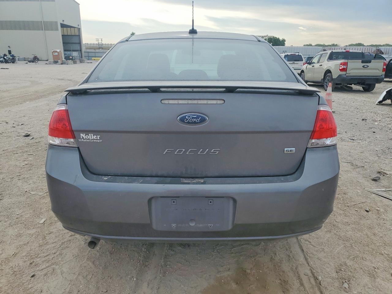 2010 Ford Focus Se Gray vin: 1FAHP3FN6AW208813