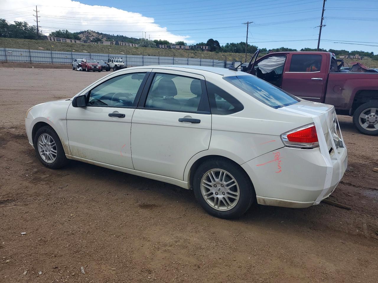 2010 Ford Focus White vin: 1FAHP3FN6AW222792