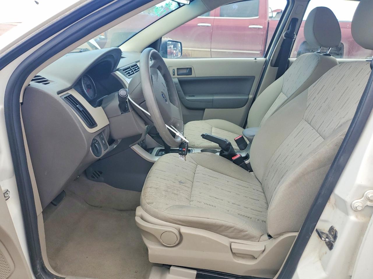 2010 Ford Focus White vin: 1FAHP3FN6AW222792