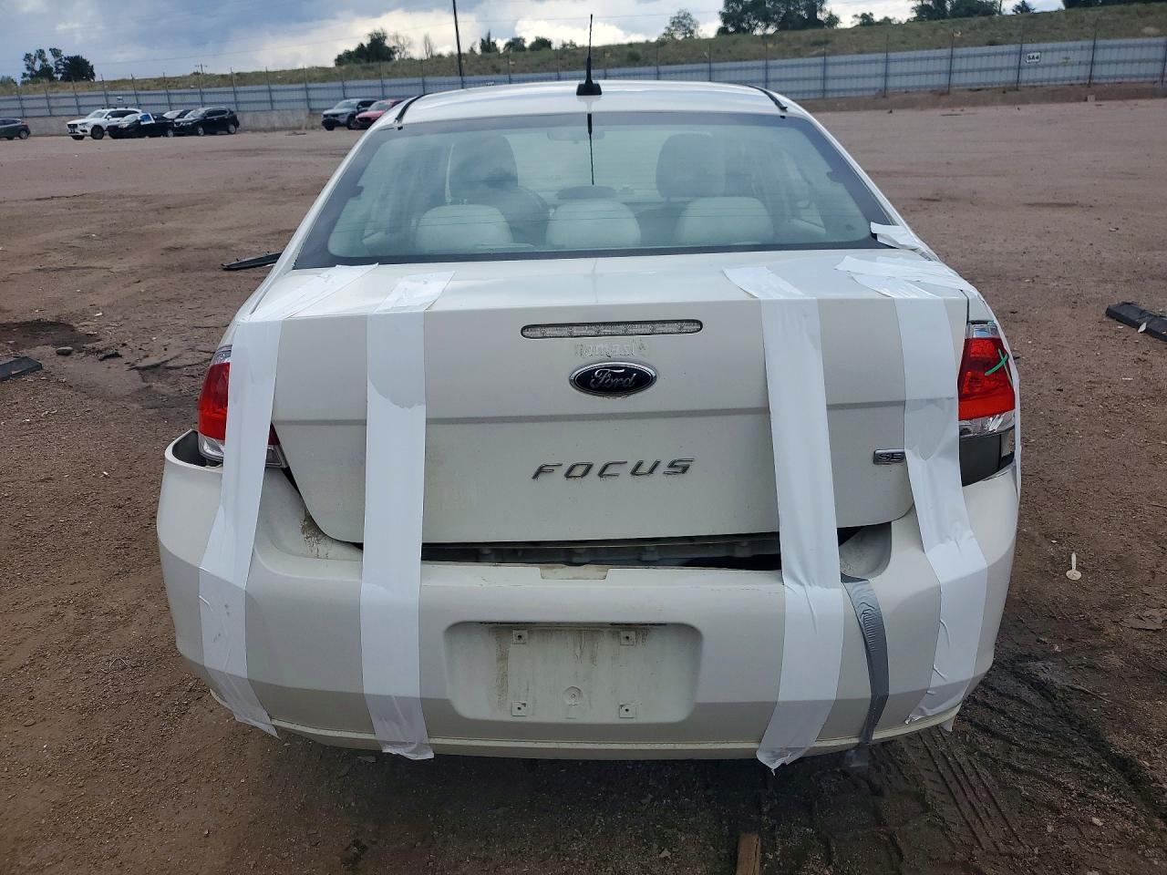 2010 Ford Focus White vin: 1FAHP3FN6AW222792