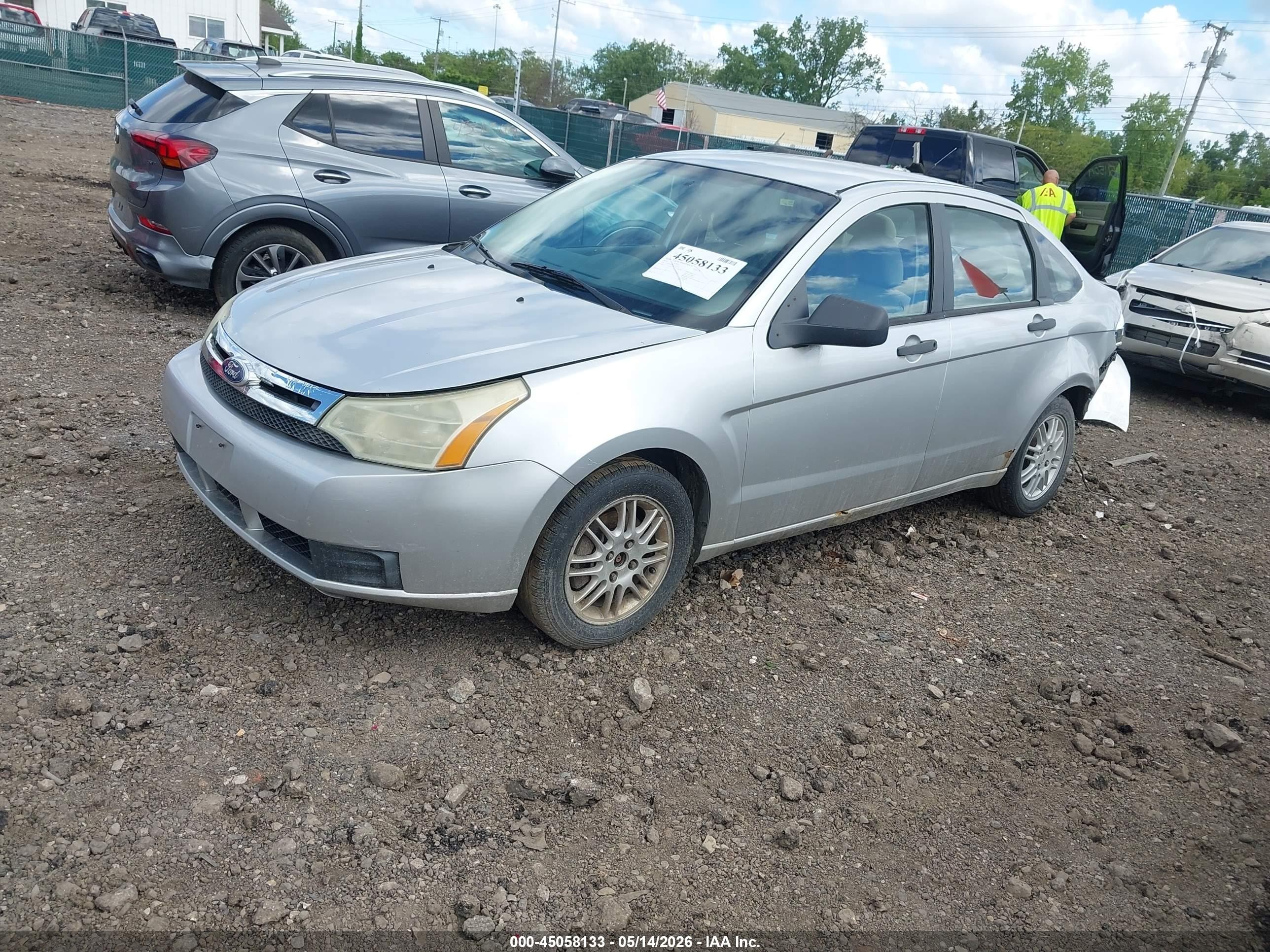 2010 Ford Focus Se Серебряный vin: 1FAHP3FN6AW253119