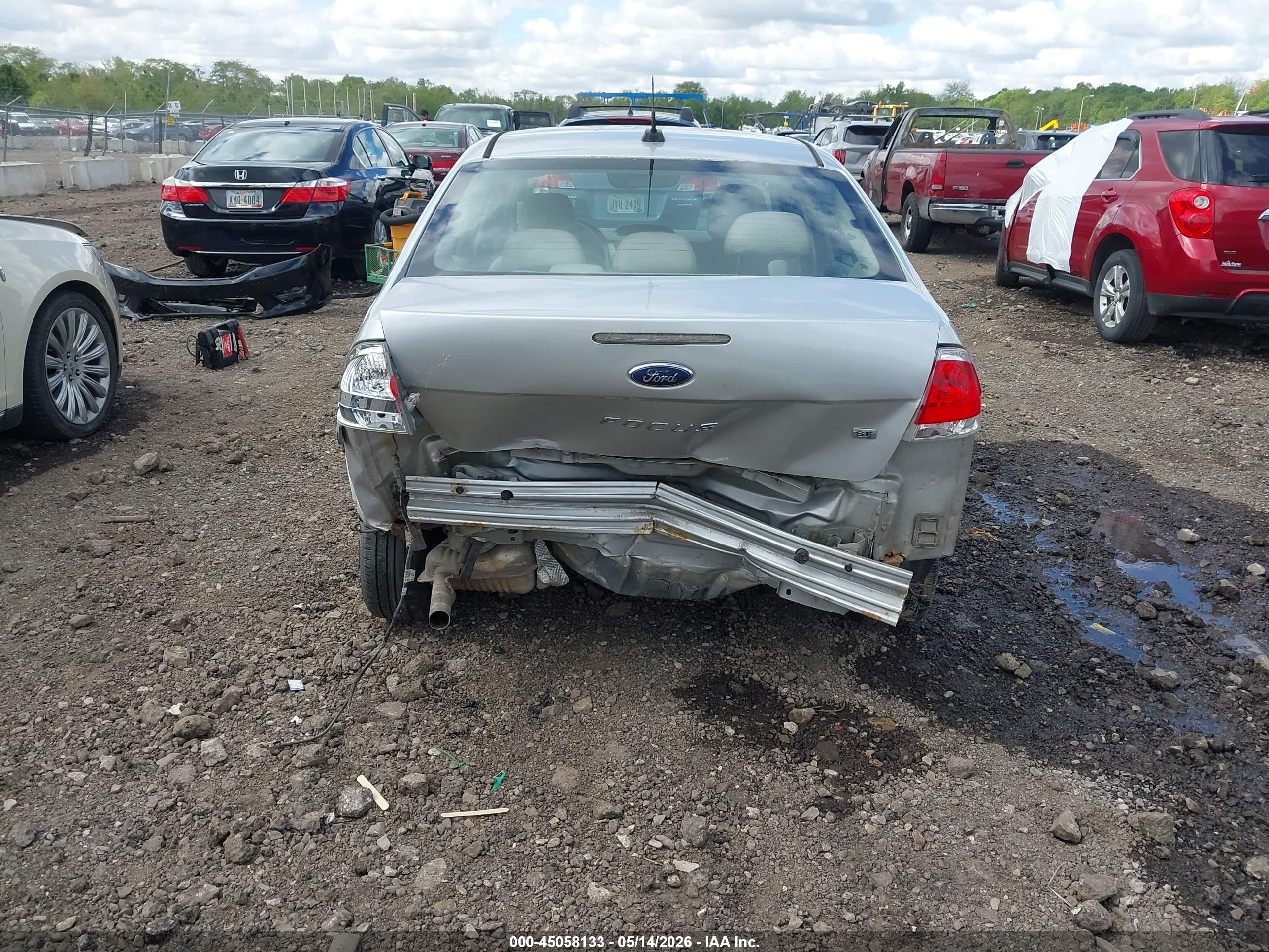 2010 Ford Focus Se Серебряный vin: 1FAHP3FN6AW253119