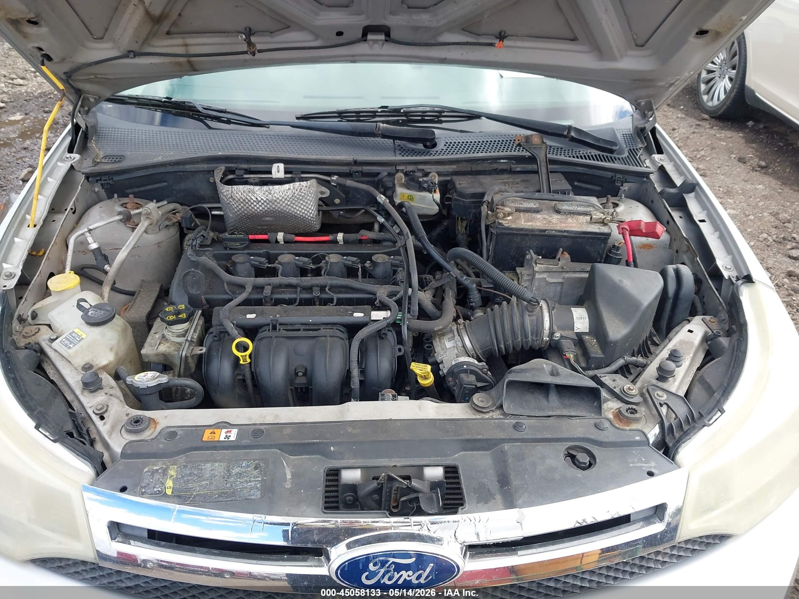 2010 Ford Focus Se Серебряный vin: 1FAHP3FN6AW253119